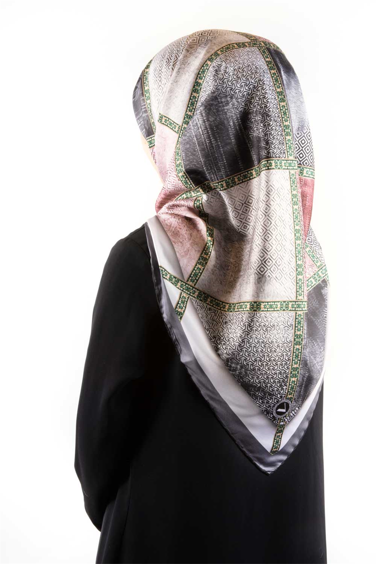 Twill Geometrik Desenli Pudra Renkli 90x90 Eşarp (İpek İçermez) Kenar Dikiş Şekli El Dikişli