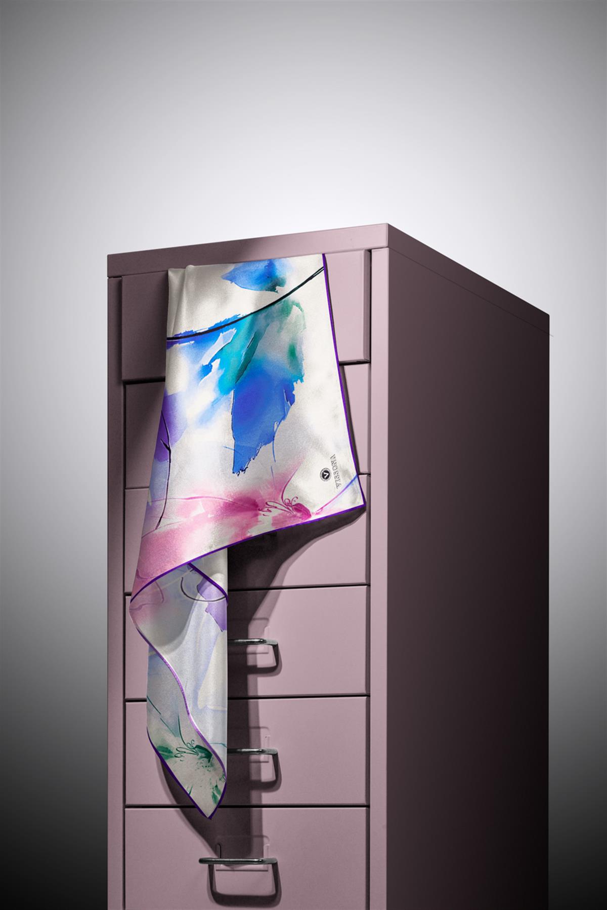 %100 Twill İpek Sulu Boya Çiçek Desenli Mor Renkli 90x90 Eşarp Dikim Şekli : El Dikişi