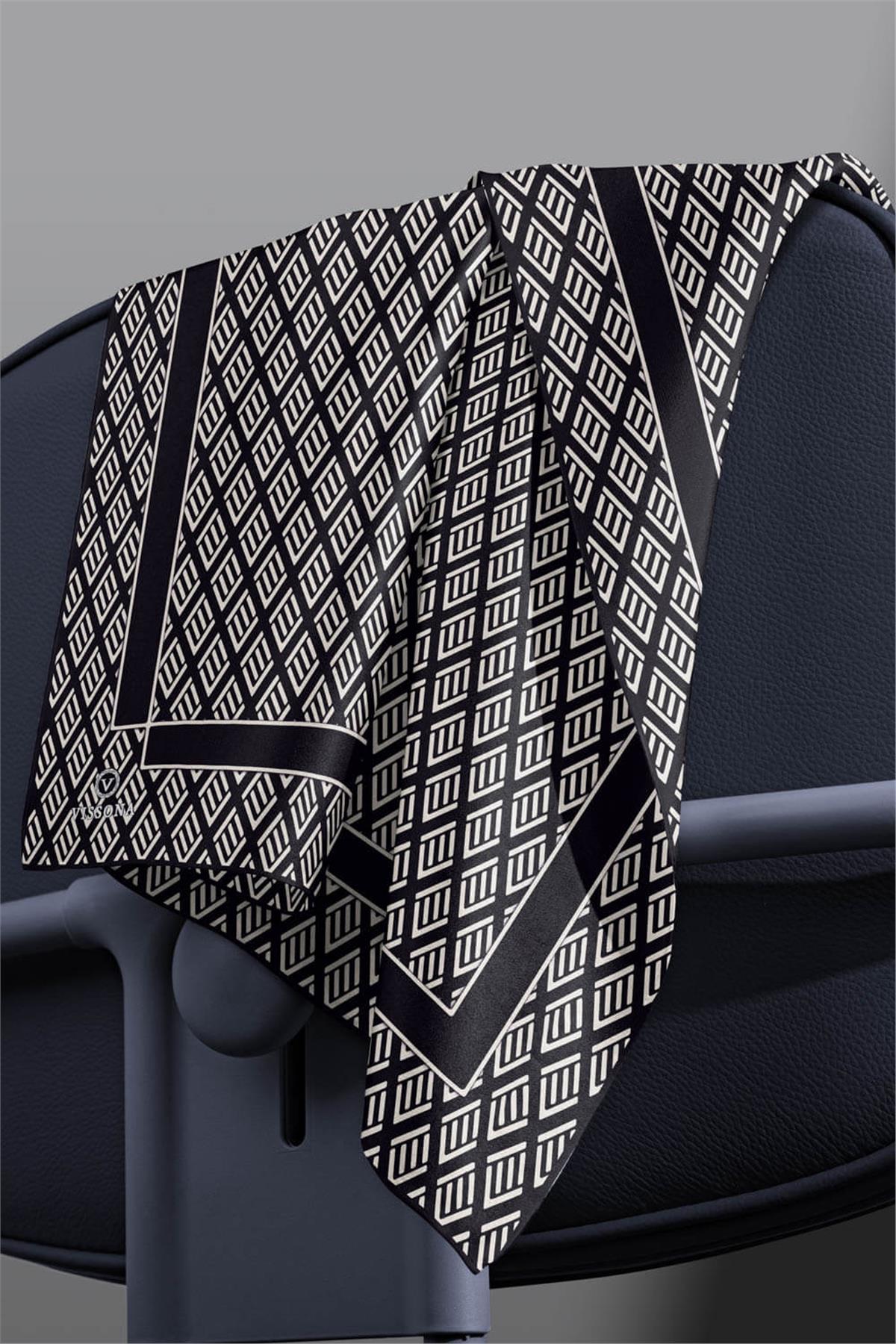 %100 Twill İpek Geometrik Desenli Siyah - Krem Renkli 90x90 Eşarp Dikim Şekli : El Dikişi