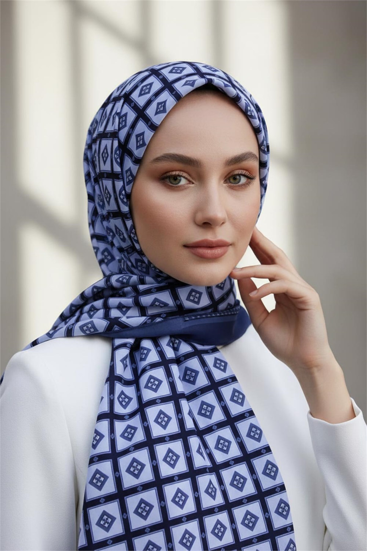 KREP KARE DESENLİ İNDİGO RENKLİ 75X195 KIRIŞMAZ ŞAL