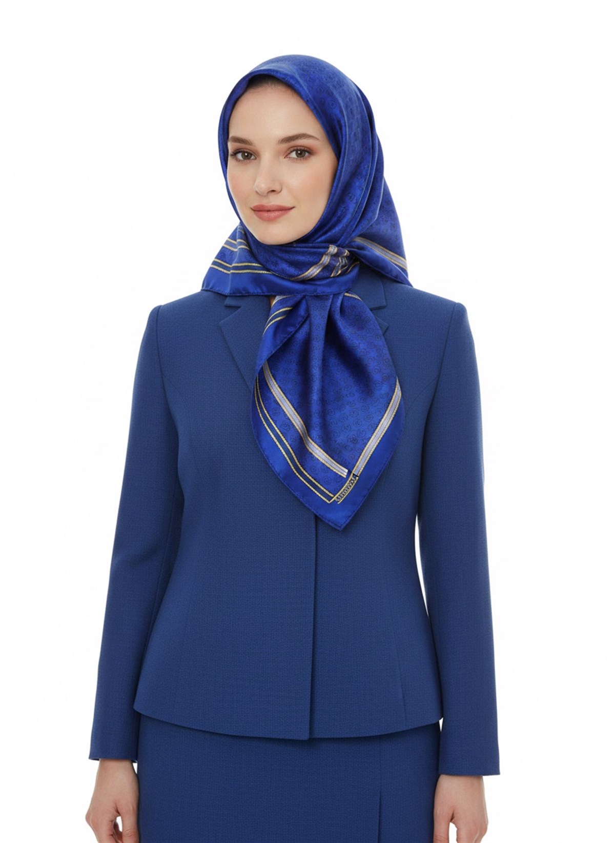 %100 Twill İpek Monogram Desenli Saks - Lacivert Renkli 90x90 Eşarp Dikim Şekli : El Dikişi