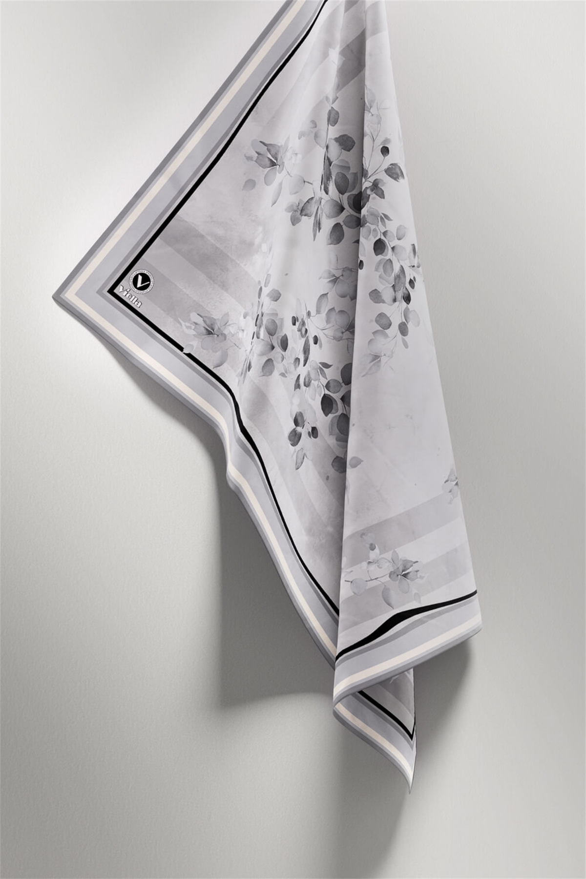 Twill Çiçek Desenli Gri Renkli 90x90 Eşarp (İpek İçermez) Kenar Dikiş Şekli El Dikişli
