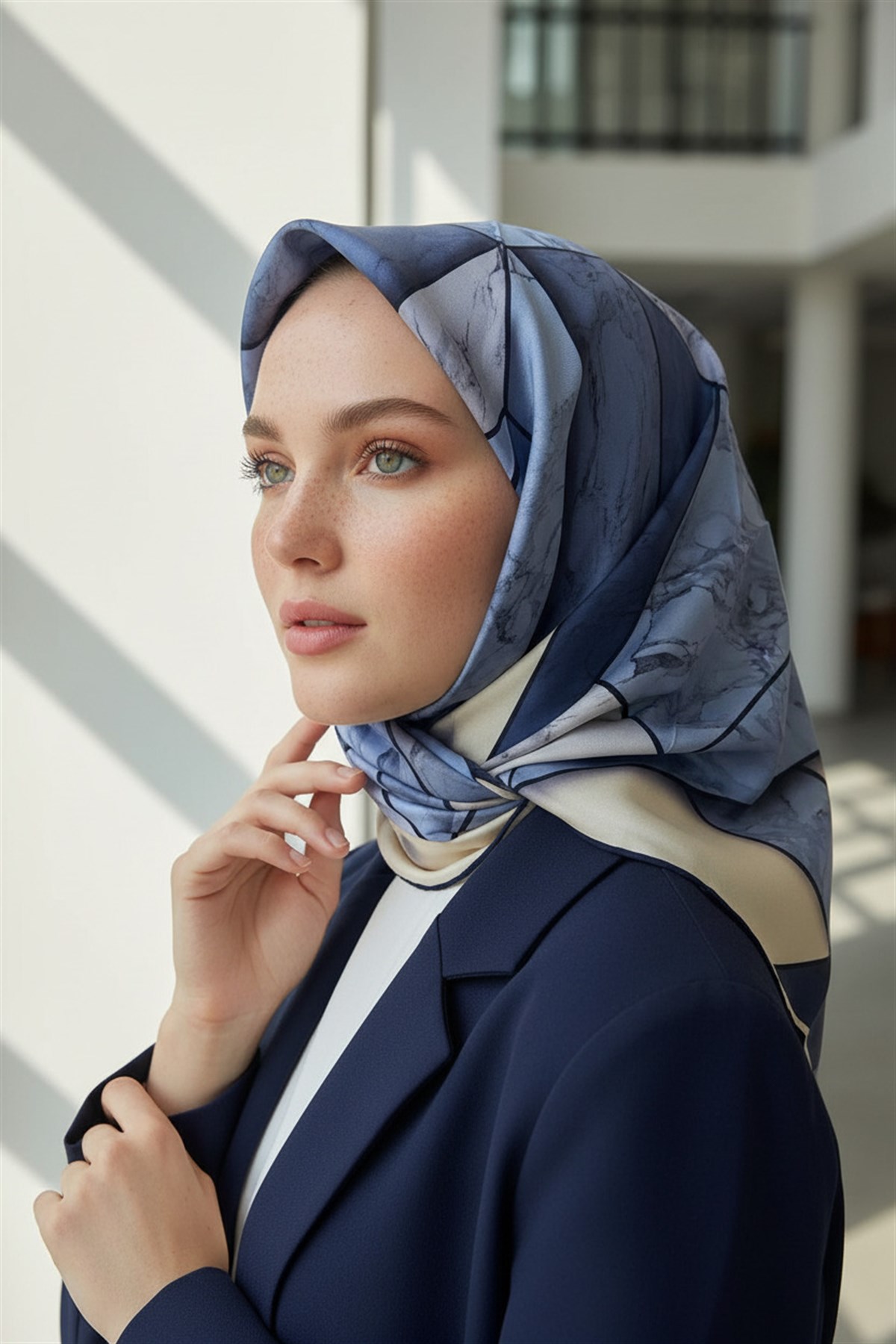 %100 Twill İpek Mermer Desenli İndigo - Lacivert Renkli 90x90 Eşarp Dikim Şekli : El Dikişi