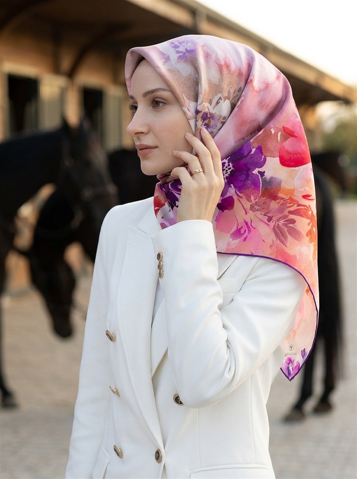 %100 Twill İpek Çiçek  Desenli Mor Renkli 90x90 Eşarp Dikim Şekli : El Dikişi