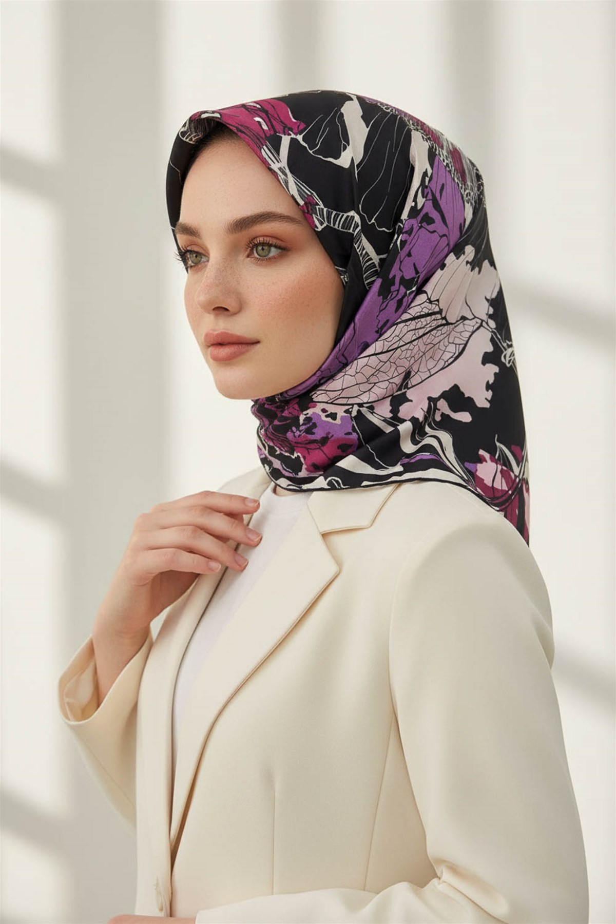 %100 Twill İpek Yaprak Desenli Mor - Mürdüm Renkli 90x90 Eşarp Dikim Şekli : El Dikişi