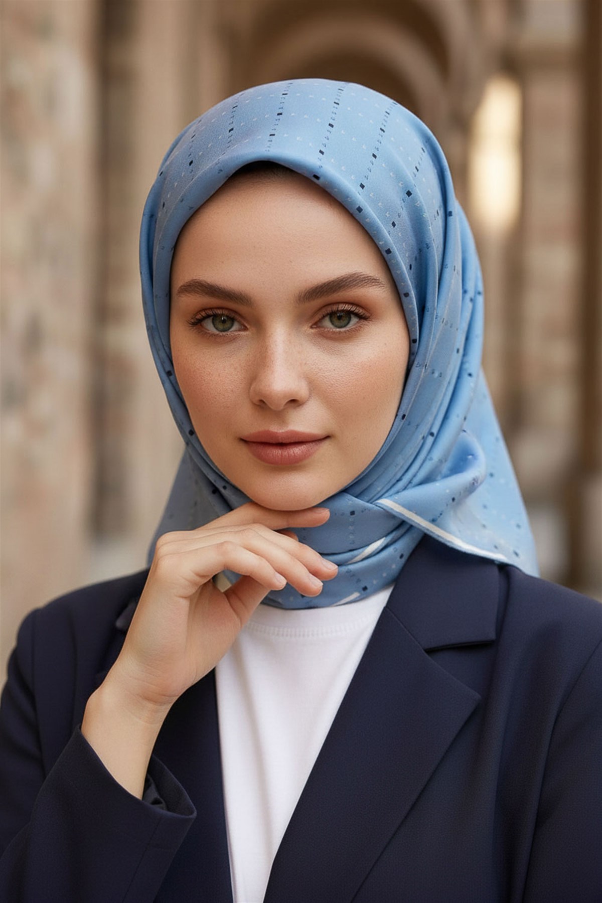 % 57 İPEK % 43 VİSKON Twill İpek Minik V Desenli Bebe Mavisi Renkli 90x90 Eşarp Dikim Şekli : El Dikişi