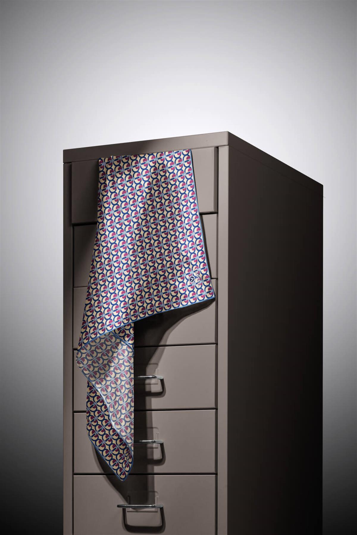 %100 Twill İpek Geometrik Desenli Bej - Mürdüm Renkli 90x90 Eşarp Dikim Şekli : El Dikişi