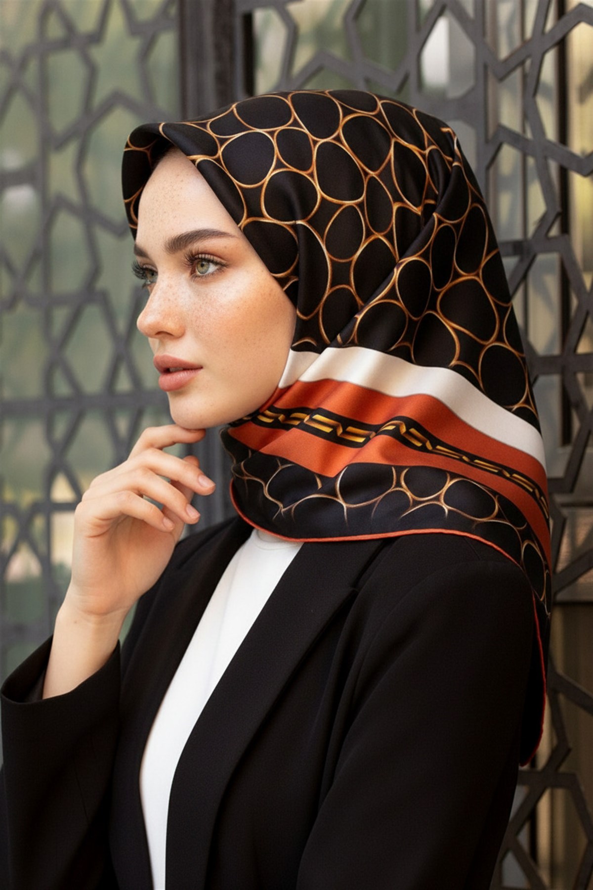 %100 Twill İpek Zincir Desenli Siyah - Taba Renkli 90x90 Eşarp Kenar Dikiş Şekli El Dikişli