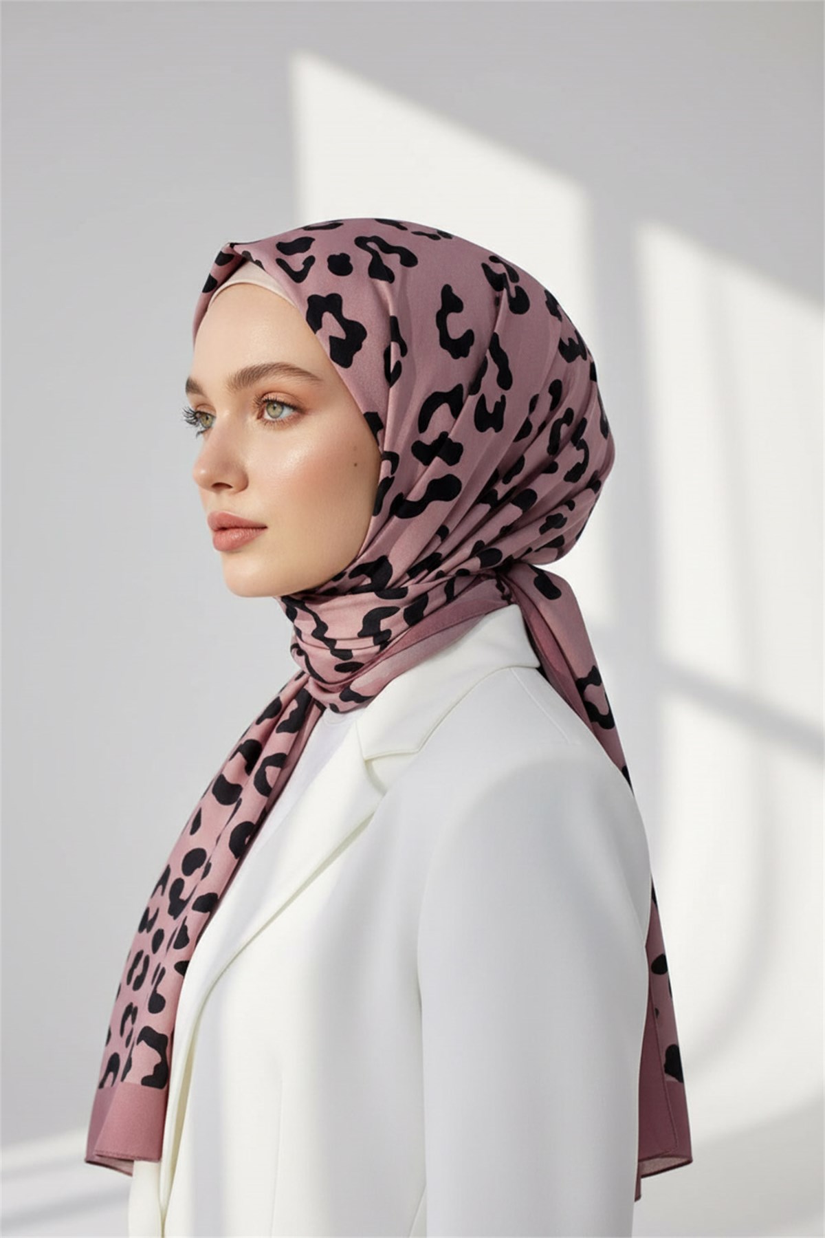 KREP LEOPAR DESENLİ PUDRA RENKLİ 75X195 KIRIŞMAZ ŞAL