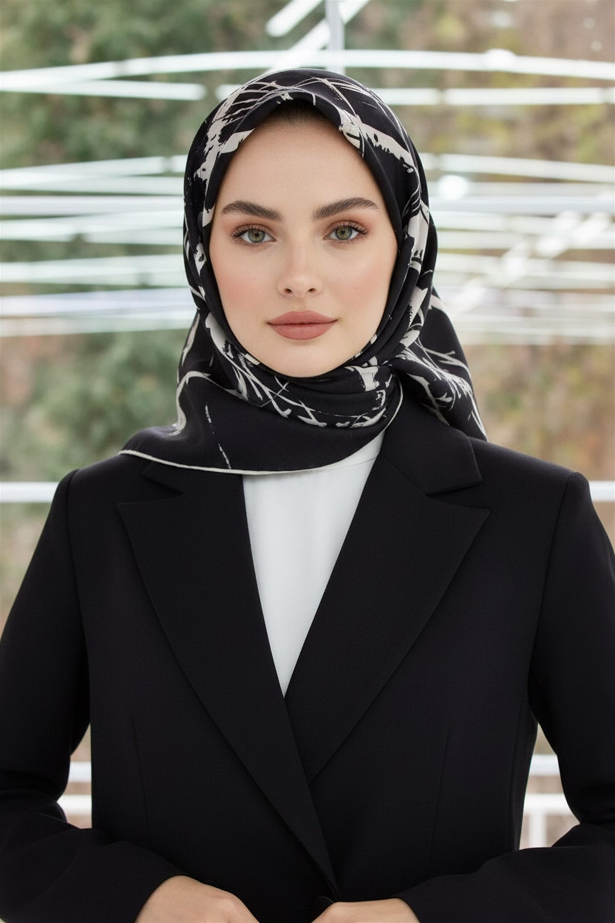 %100 Twill İpek Geometrik Desenli Siyah - Krem Renkli 90x90 Eşarp Dikim Şekli : El Dikişi