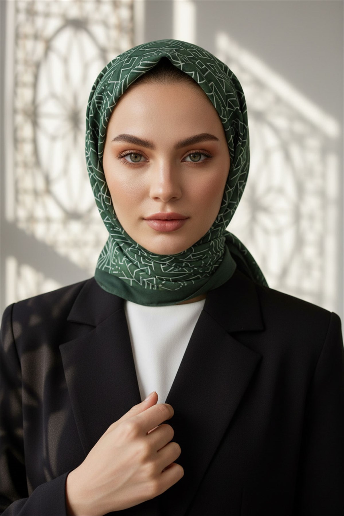 KREP GEOMETRİK DESENLİ SU YEŞİLİ - PETROL YEŞİLİ RENKLİ 75X195 KIRIŞMAZ ŞAL