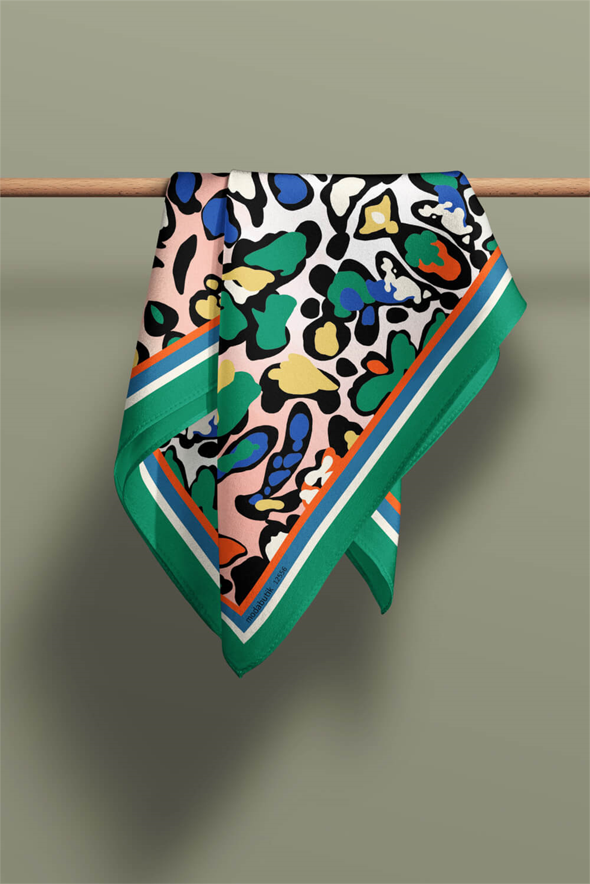 D26 WATERCOLOR LEOPARD BANDANA