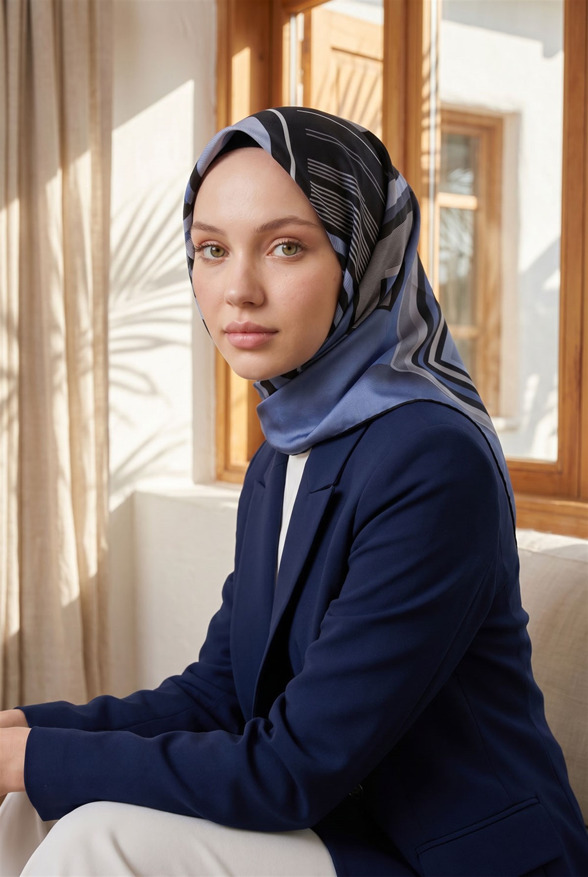 %100 Twill İpek Kare Desenli İndigo - Gri Renkli 90x90 Eşarp Kenar Dikiş Şekli El Dikişli