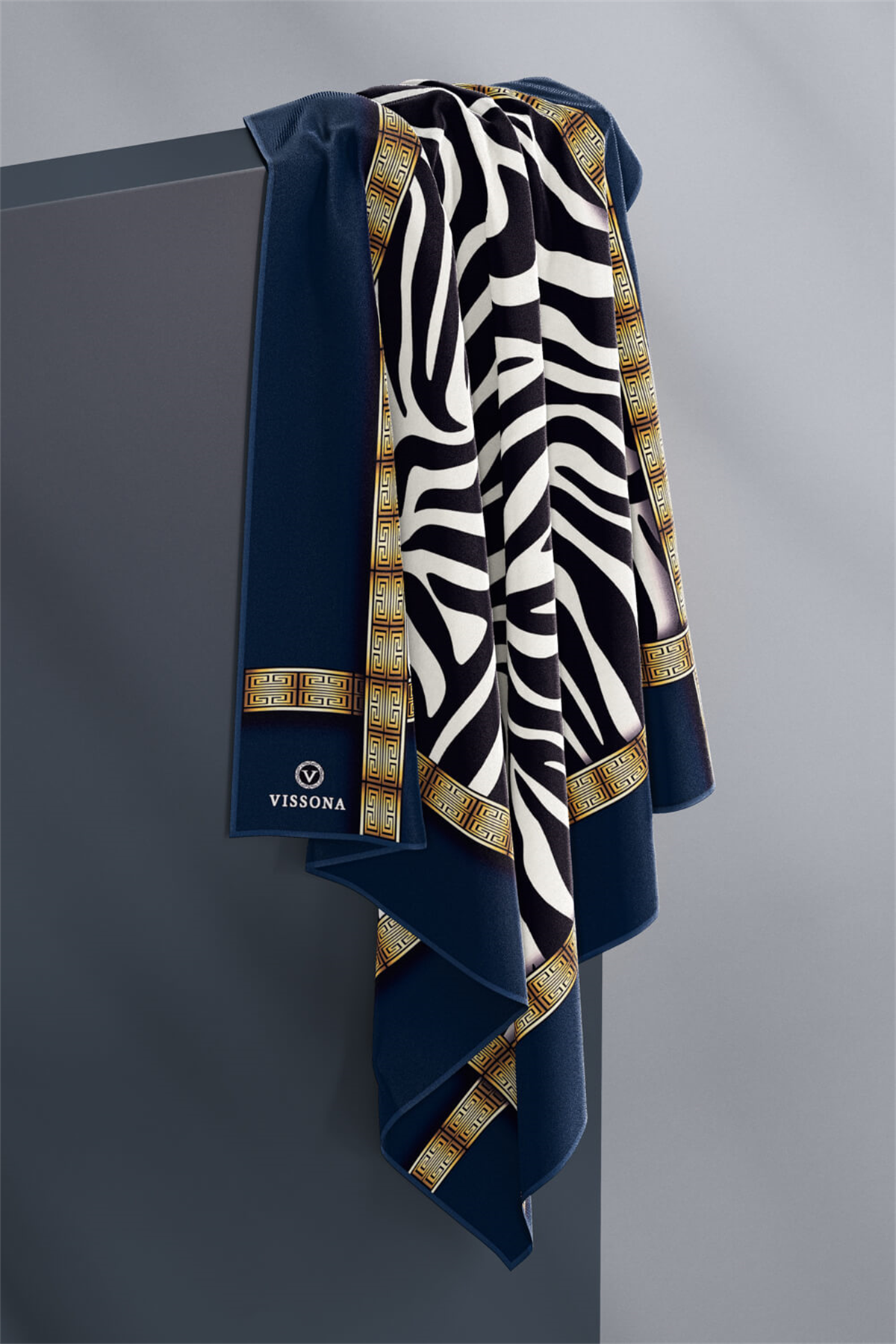 % 57 İPEK % 43 VİSKON Twill İpek Zebra Desenli Lacivert - Gold Renkli 90x90 Eşarp Dikim Şekli : El Dikişi