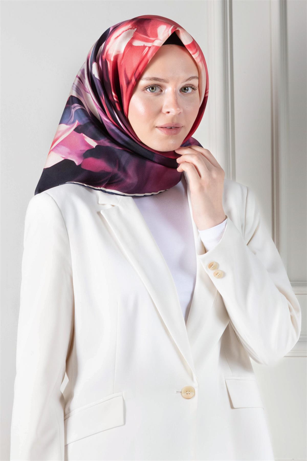 %100 Twill İpek Yaprak Desenli Bordo - İndigo Renkli 90x90 Eşarp Dikim Şekli : El Dikişi