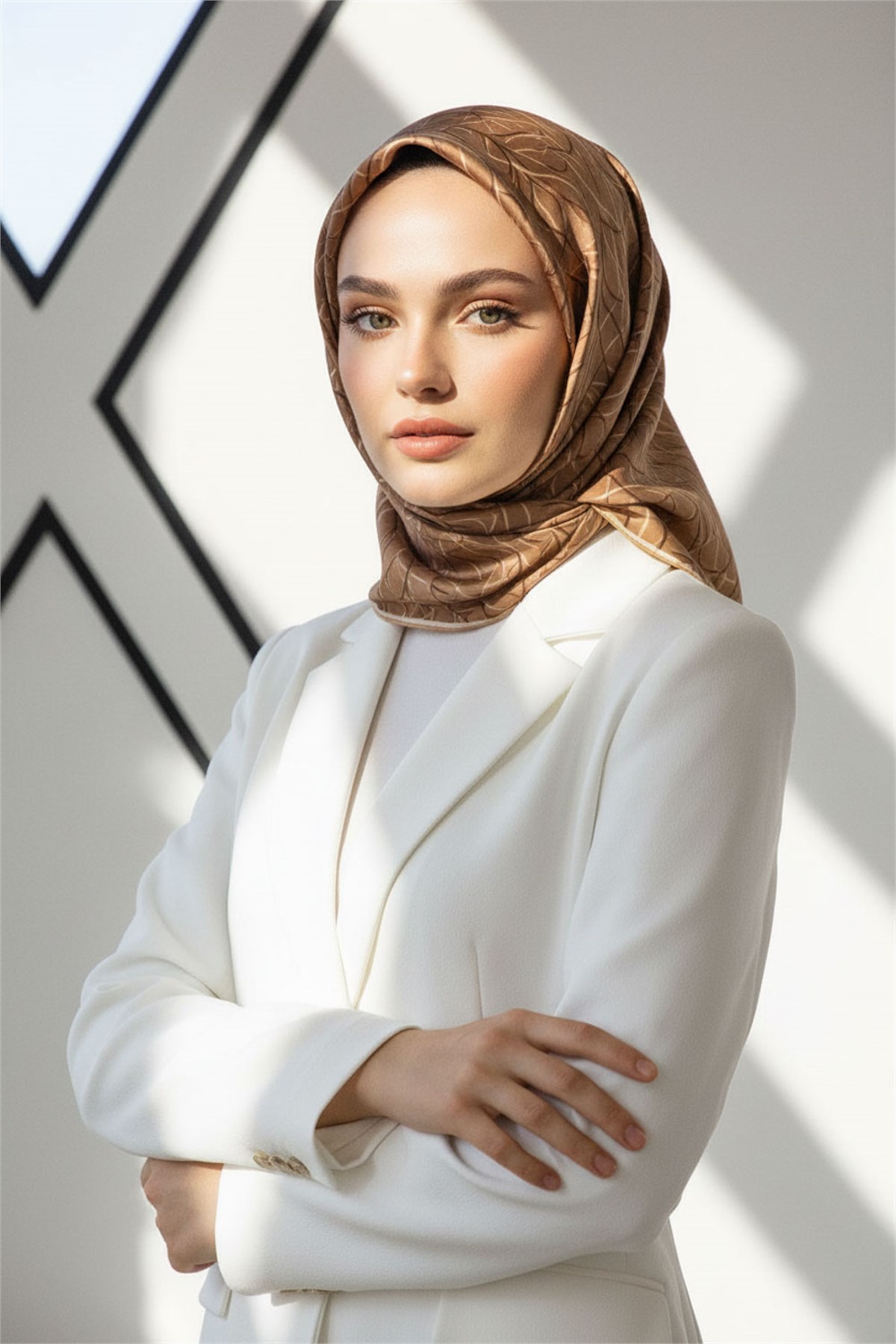 %100 Twill İpek Degrade Desenli Hardal Renkli 90x90 Eşarp Dikim Şekli : El Dikişi
