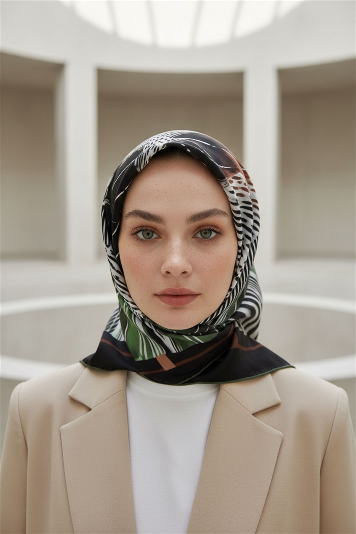 %100 Twill İpek Geometrik Desenli Siyah - Haki Renkli 90x90 Eşarp Dikim Şekli : El Dikişi