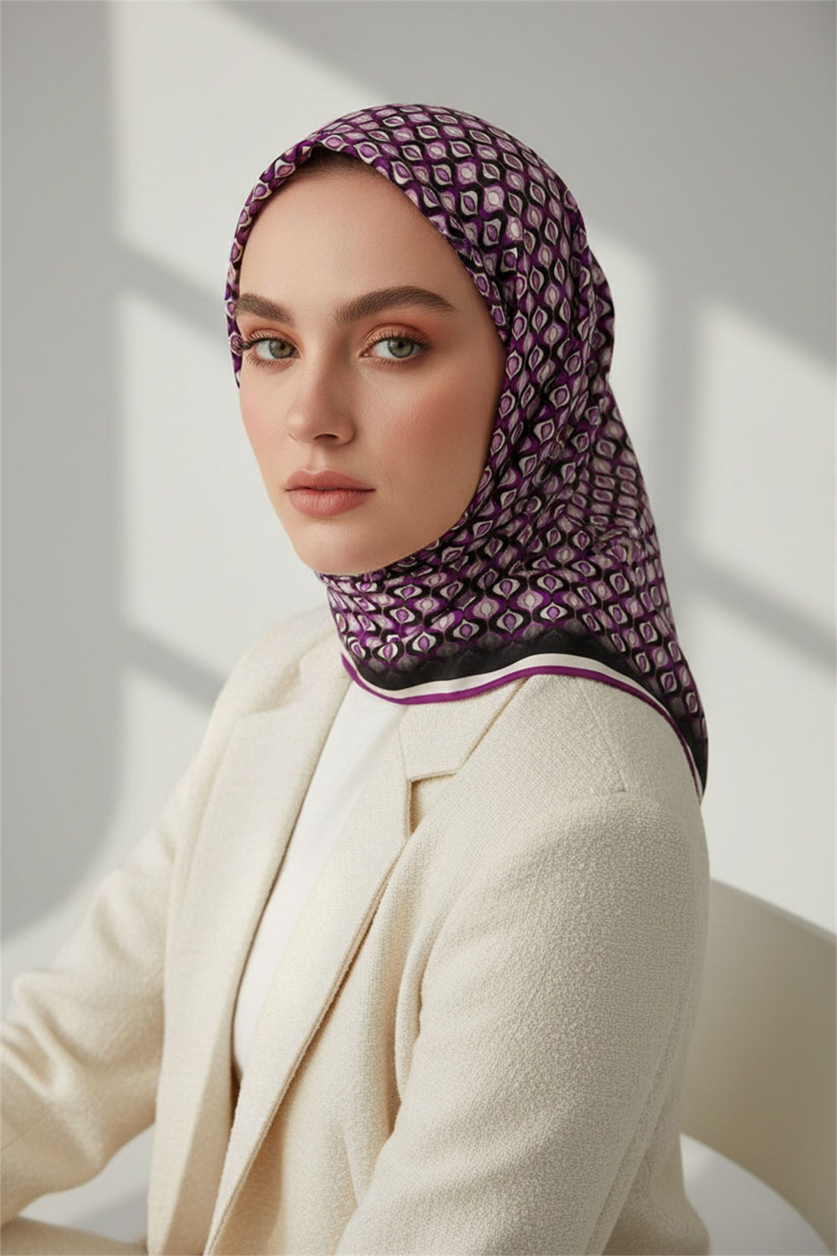 Twill Çıtır Desenli Mürdüm Renkli 90x90 Eşarp (İpek İçermez) Kenar Dikiş Şekli El Dikişli