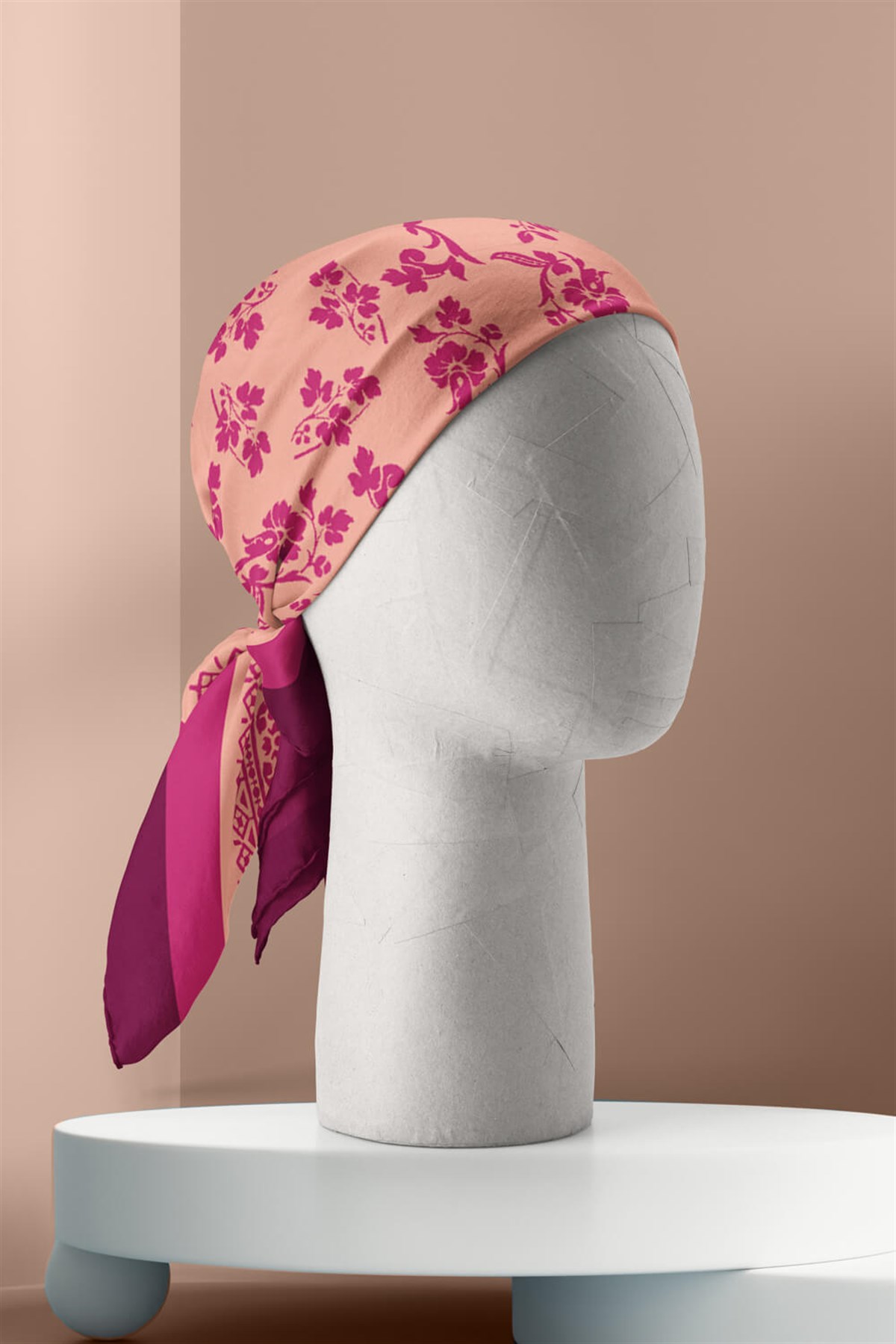 Violla E110 Kadın Vintage Desenli Bandana 50x50 Pembe DG0206-22 Snz