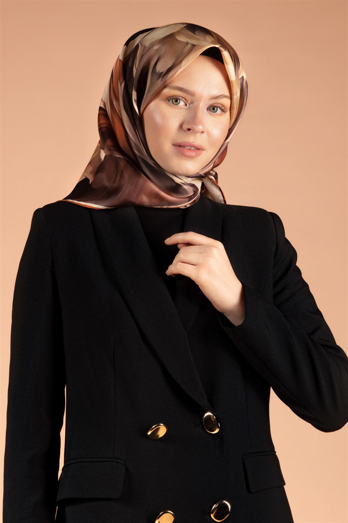 %100 Twill İpek Yaprak Desenli Bej - Taba Renkli 90x90 Eşarp Dikim Şekli : El Dikişi