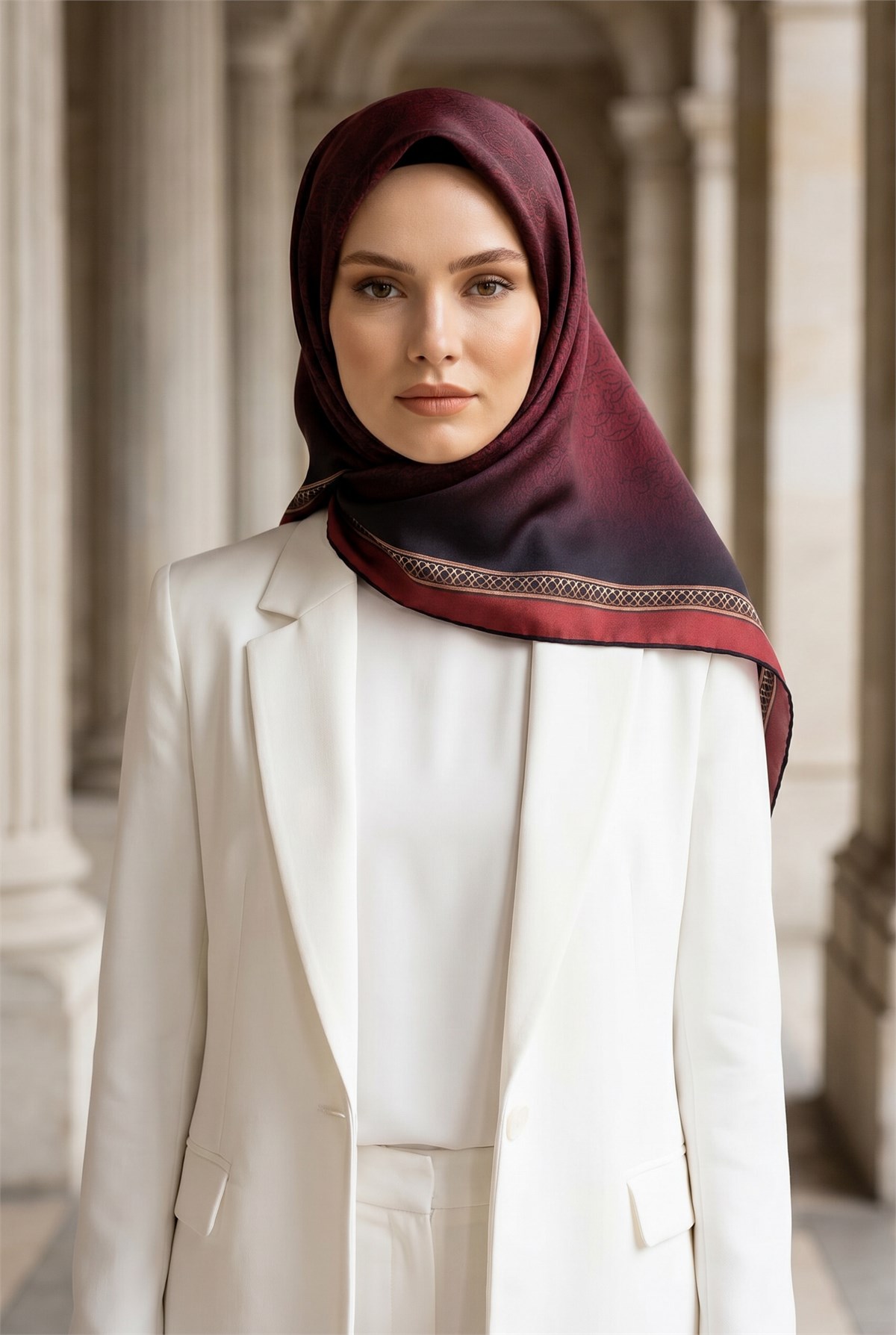 %57 İpek %43 Viskon Twill Eşarp 90x90 Bordo Barok Desenli El Dikişli Kadın Eşarp