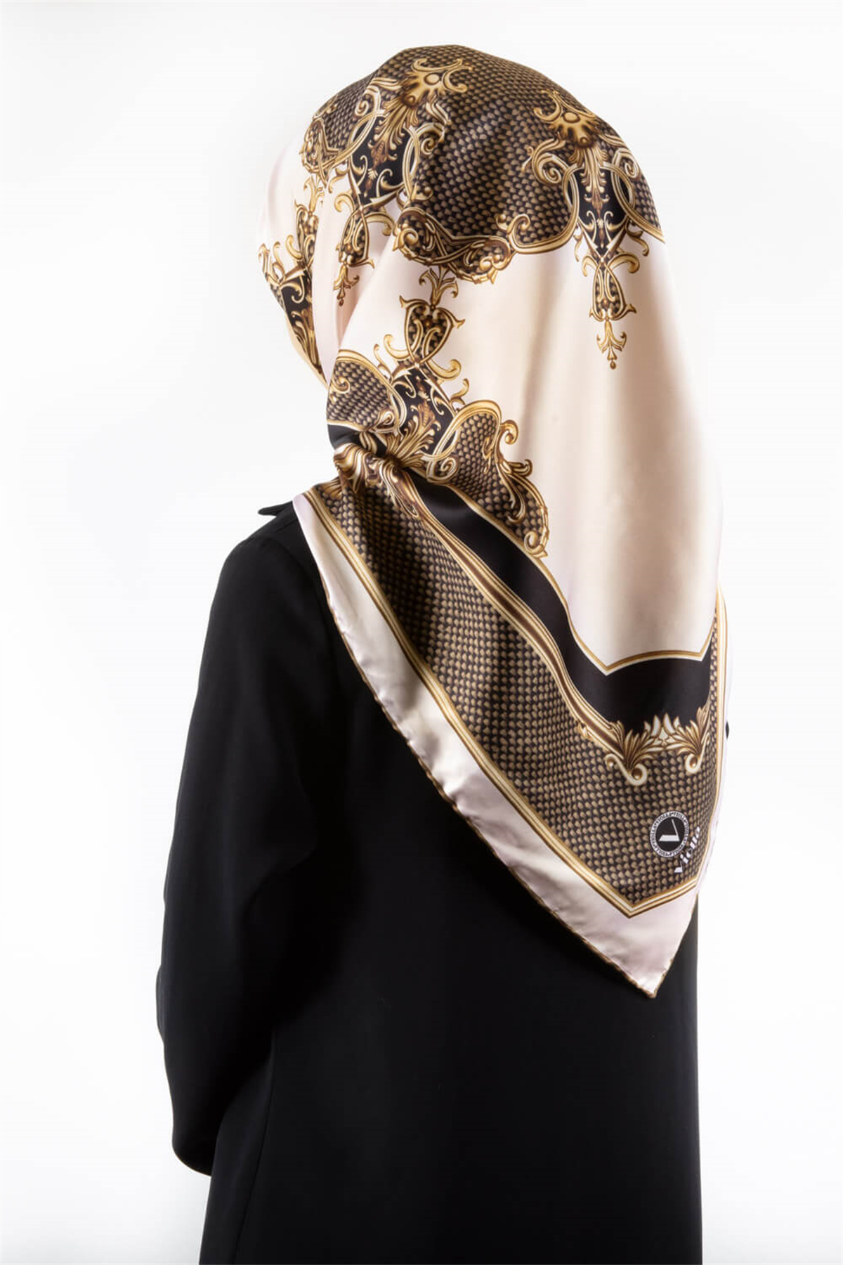 Twill Barok Desenli Vizon Renkli 90x90 Eşarp (İpek İçermez) Dikim Şekli : El Dikişi