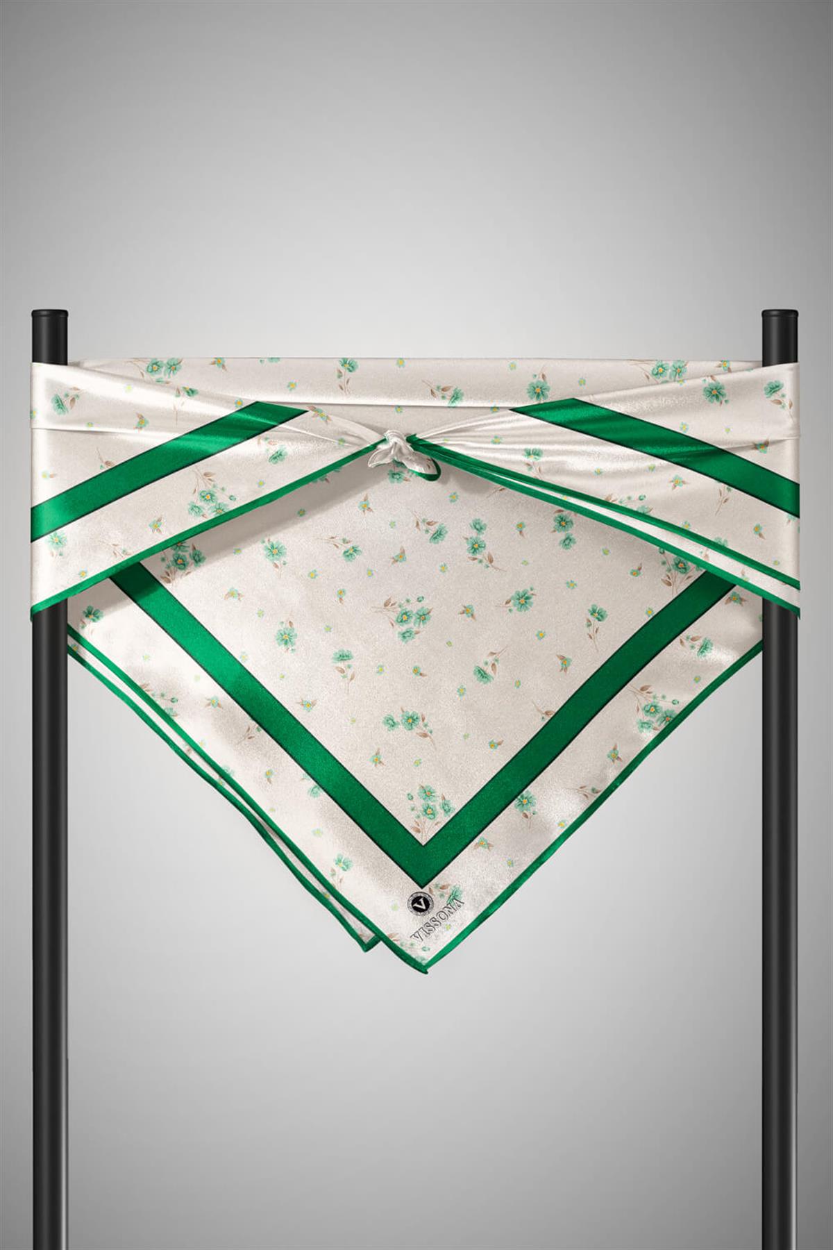 100% Twill İpek Bordürlü Çıtır Çiçek Desenli Zümrüt Yeşili Renkli 90x90 Dikim Şekli : El Dikişi Eşarp