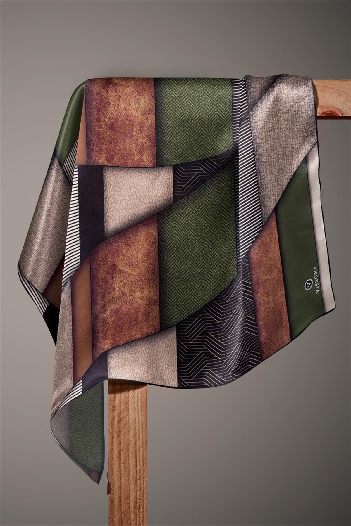 %100 Twill İpek Dokulu ve Geometrik Desenli Haki - Vizon Yeşili Renkli 90x90 Eşarp Dikim Şekli : El Dikişi