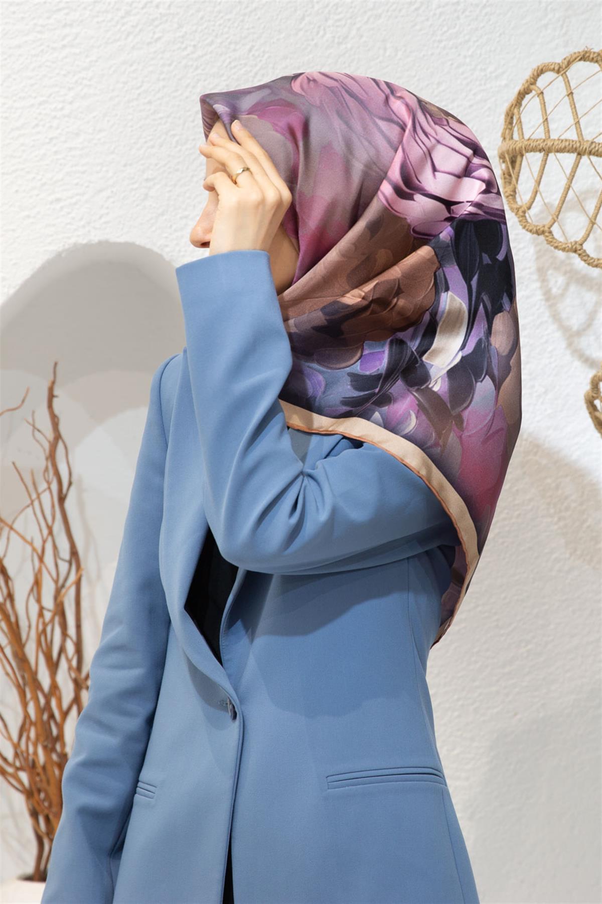 %100 Twill İpek Dumanlı Çiçek Desenli Somon - Lila Renkli 90x90 Eşarp Kenar Dikiş Şekli El Dikişli