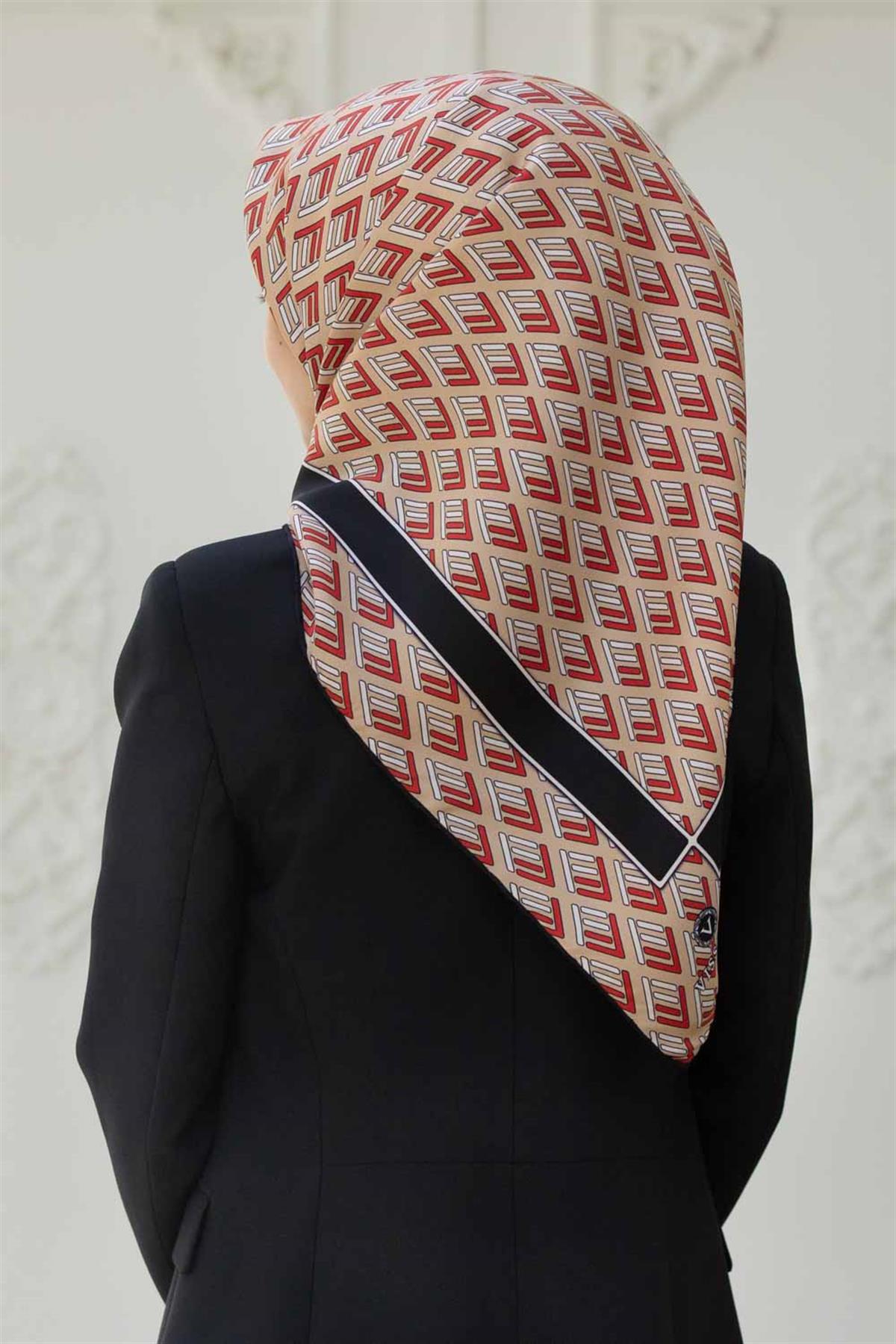 %100 Twill İpek Geometrik Desenli Bej - Kırmızı Renkli 90x90 Eşarp Dikim Şekli : El Dikişi