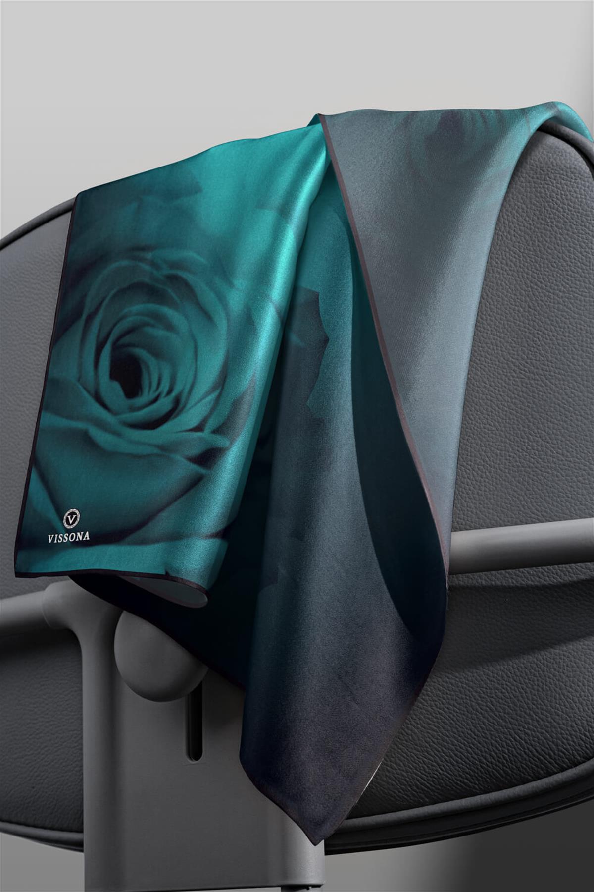 %100 Twill İpek Gül Desenli Petrol Mavisi Renkli 90x90 Eşarp Dikim Şekli : El Dikişi