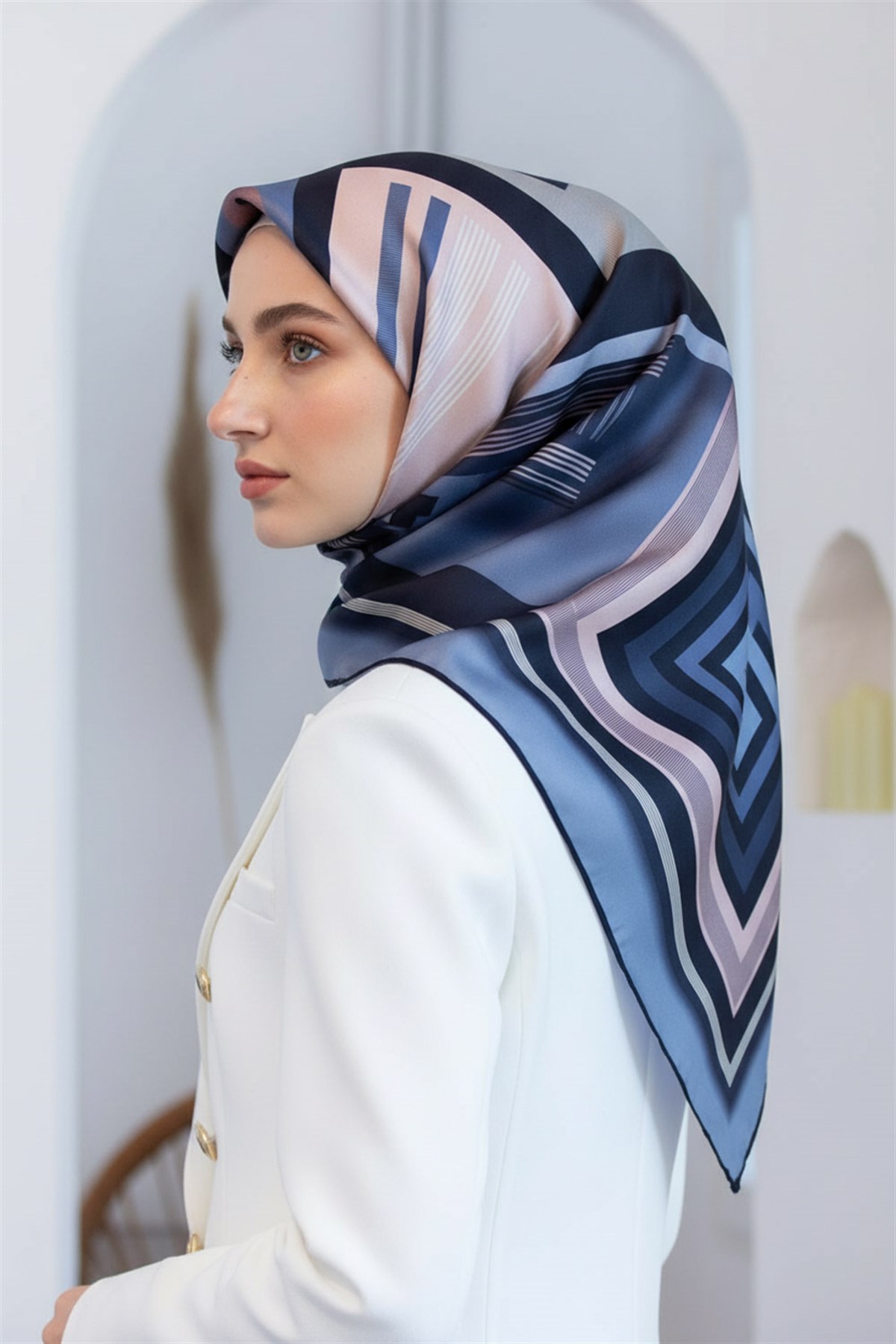 %100 Twill İpek Kare Desenli İndigo - Pudra Renkli 90x90 Eşarp Kenar Dikiş Şekli El Dikişli