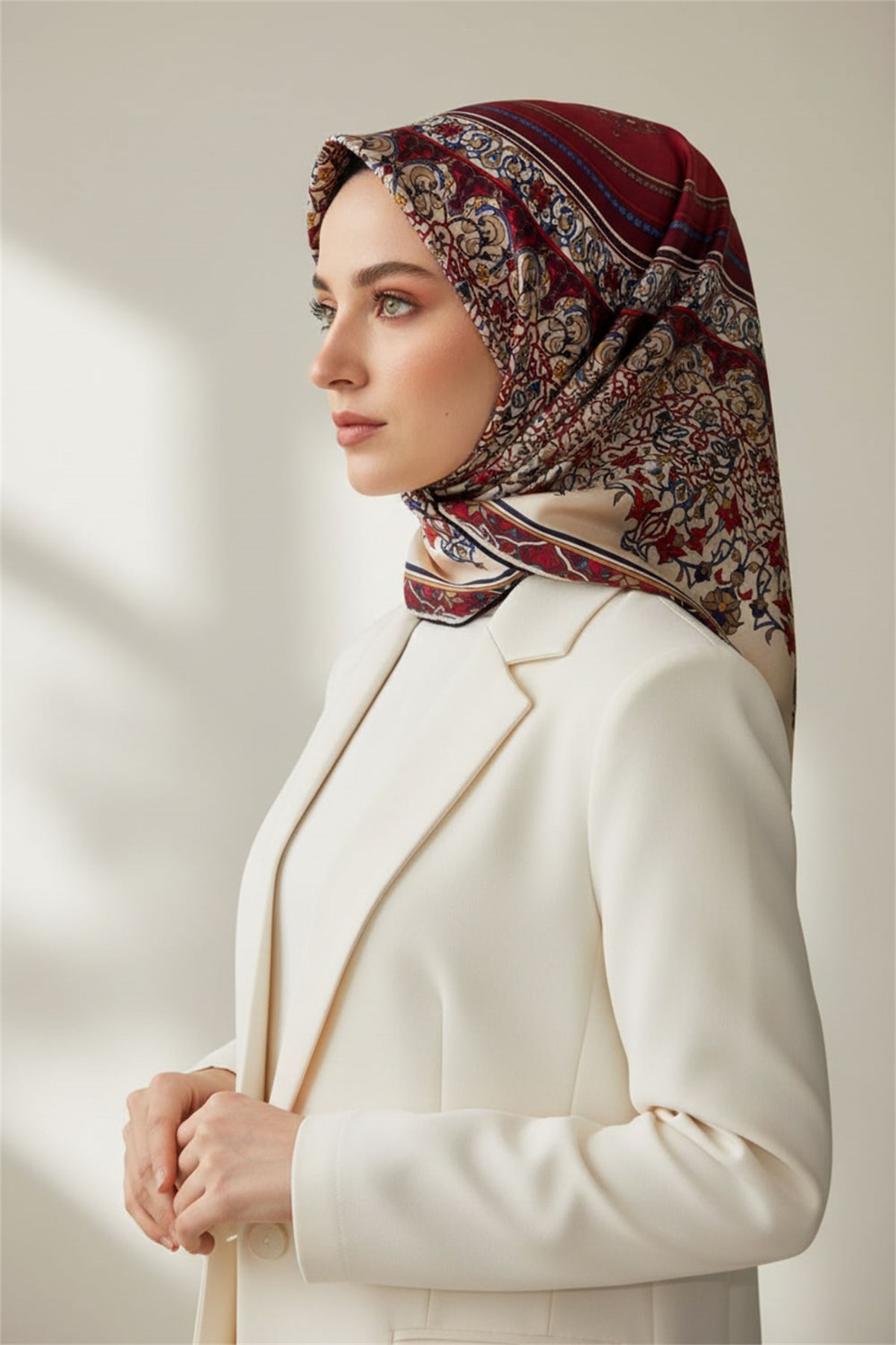 %100 Twill İpek Şal Desenli Bordo Renkli 90x90 Eşarp Dikim Şekli : El Dikişi