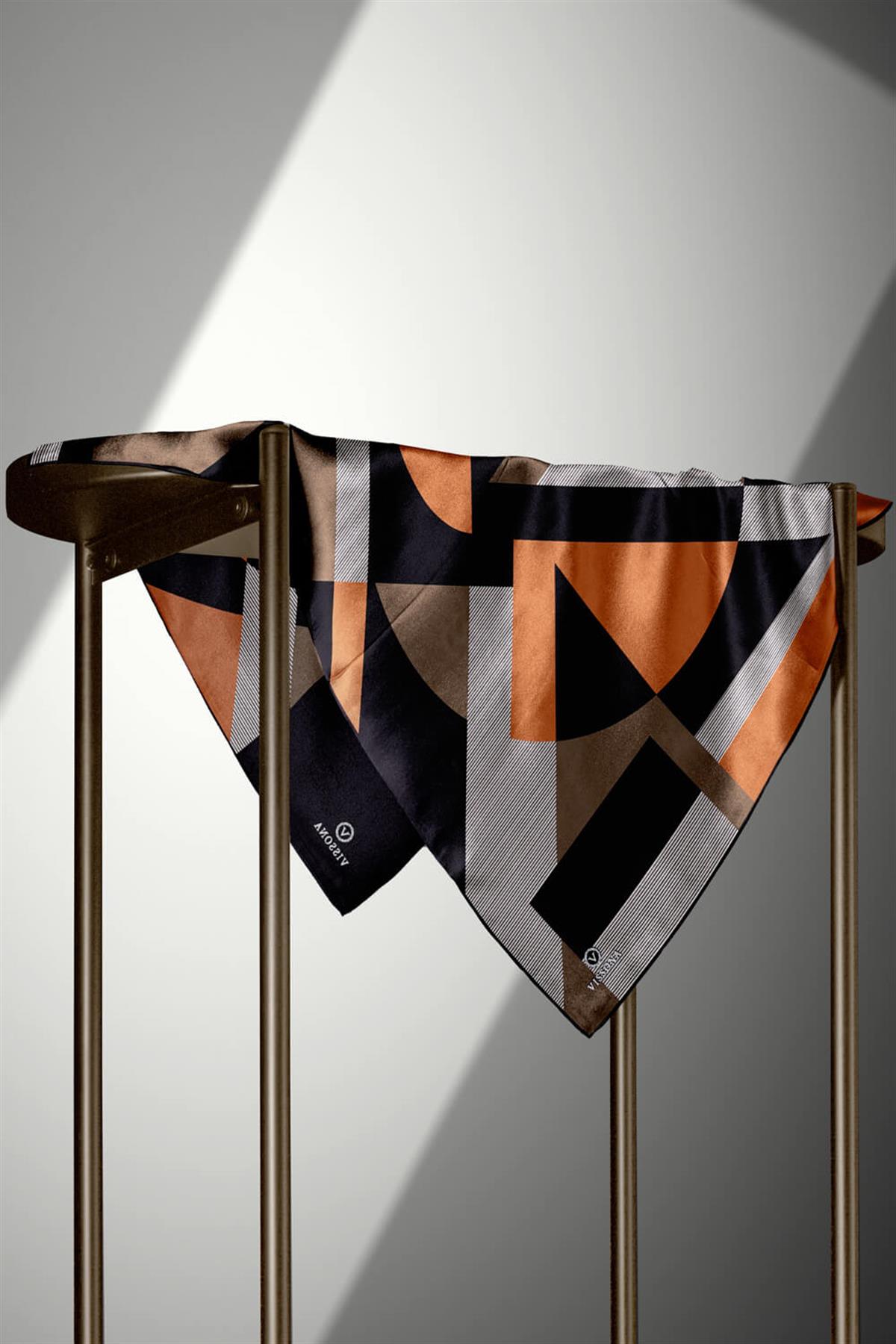 %100 Twill İpek Geometrik Çizgi Desenli Siyah - Taba Renkli 90x90 Eşarp Kenar Dikiş Şekli El Dikişli