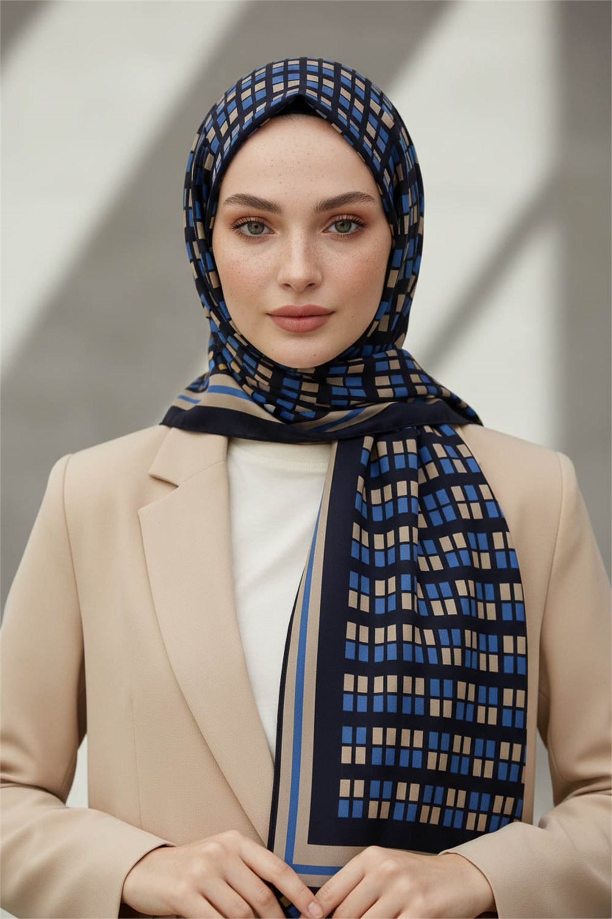 KREP KARE DESENLİ İNDİGO RENKLİ 75X195 KIRIŞMAZ ŞAL