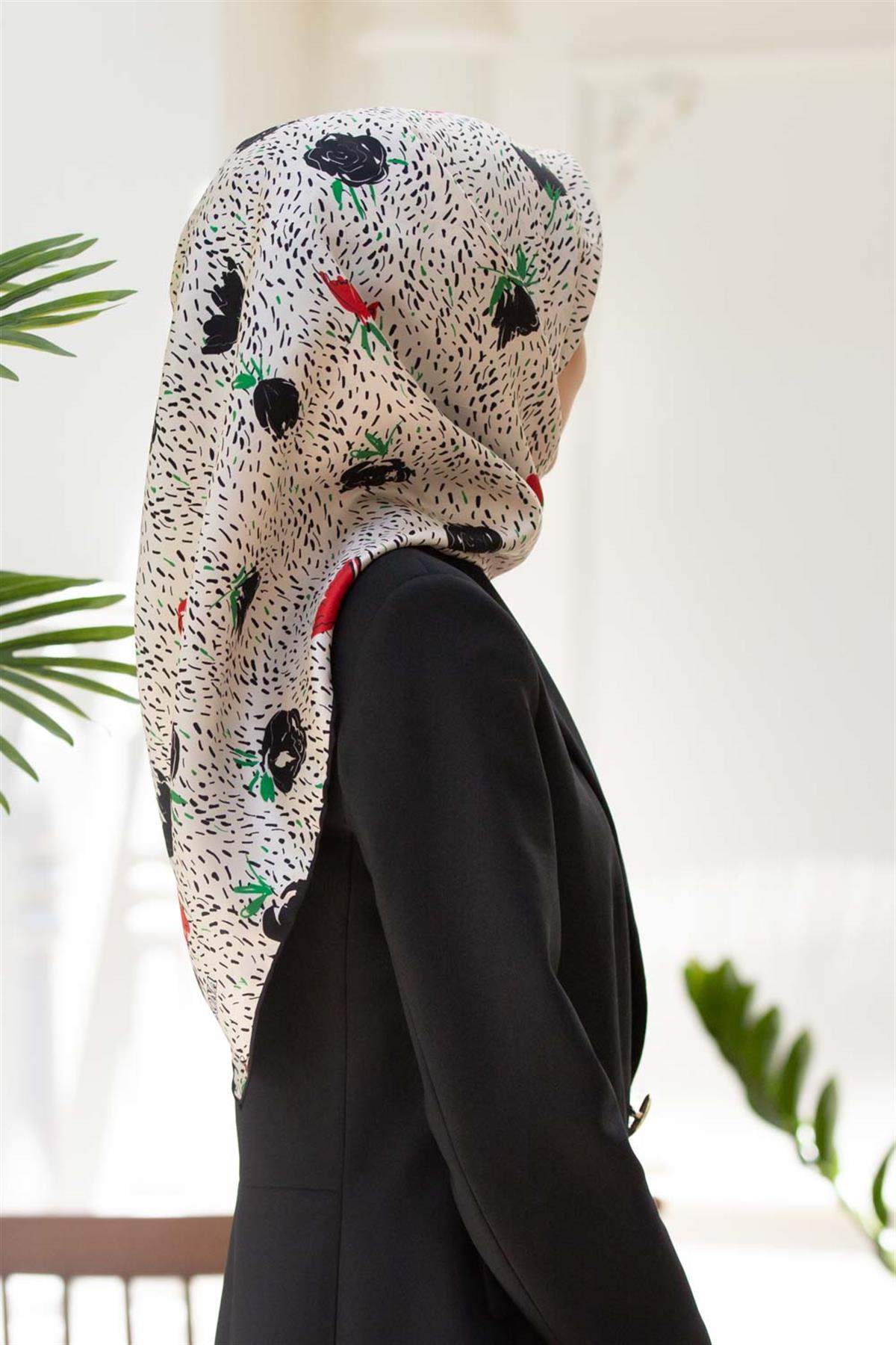 %100 Twill İpek Çıtır Çiçek Desenli Kırmızı - Krem Renkli 90x90 Eşarp Dikim Şekli : El Dikişi