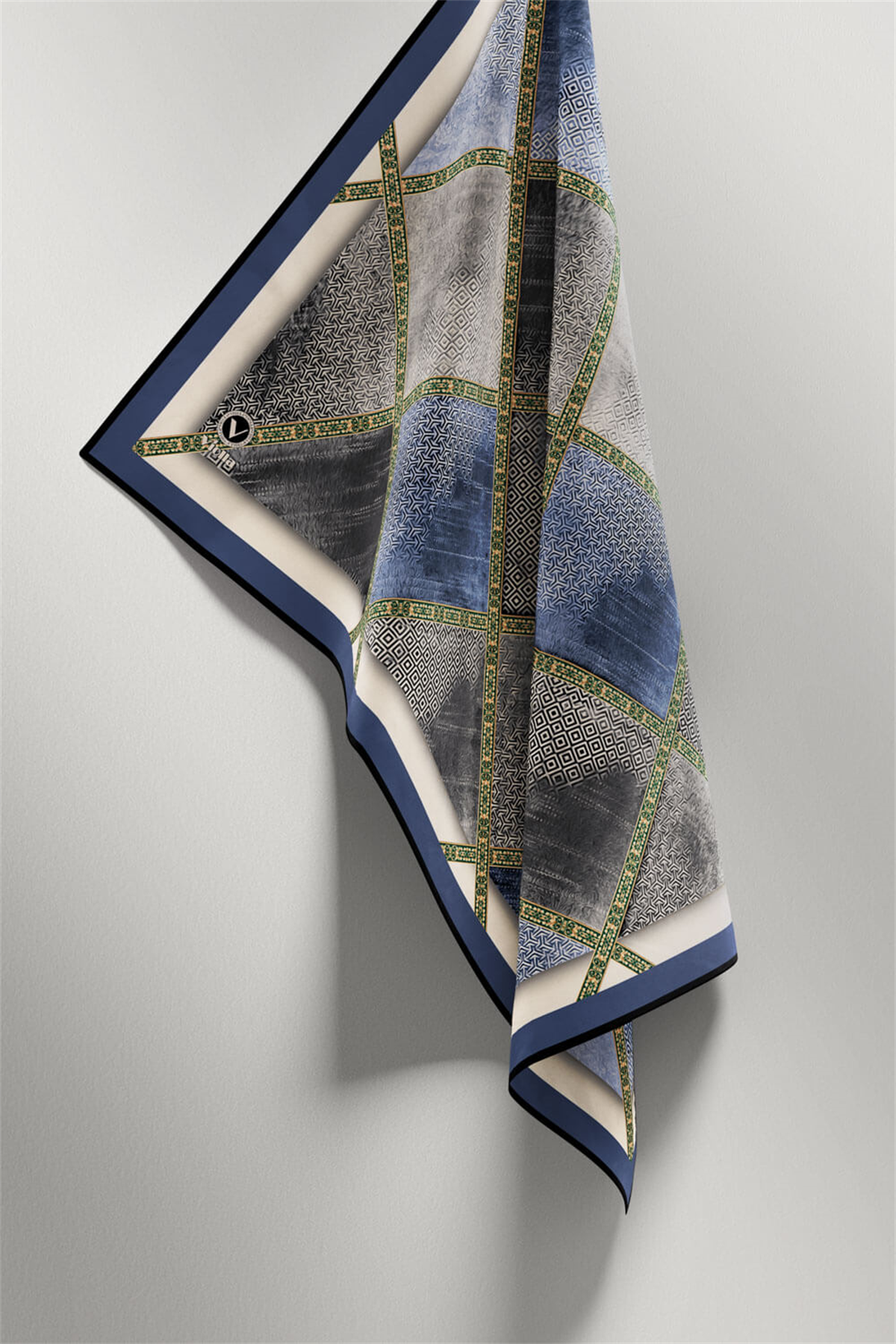 Twill Geometrik Desenli İndigo Renkli 90x90 Eşarp (İpek İçermez) Kenar Dikiş Şekli El Dikişli