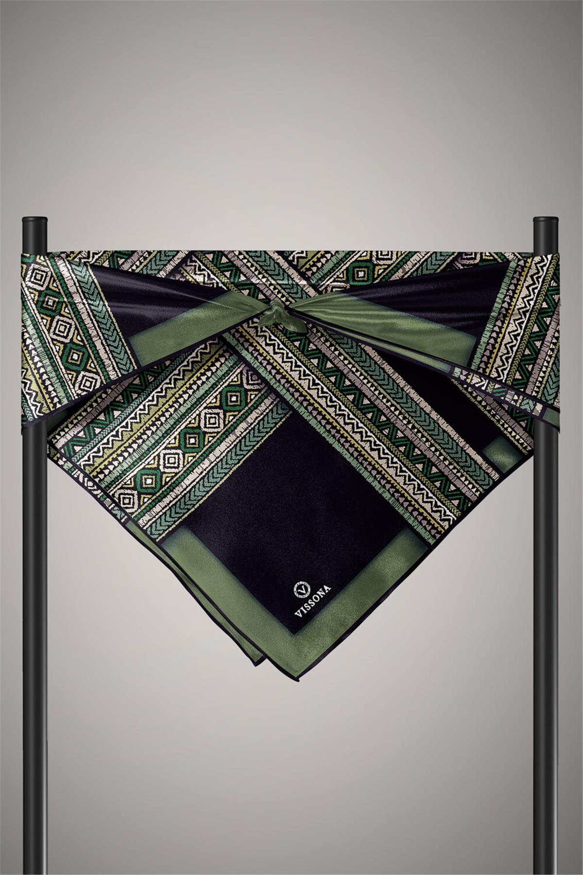 %100 Twill İpek Etnik Desenli Siyah - Zümrüt Yeşili Renkli 90x90 Eşarp Dikim Şekli : El Dikişi