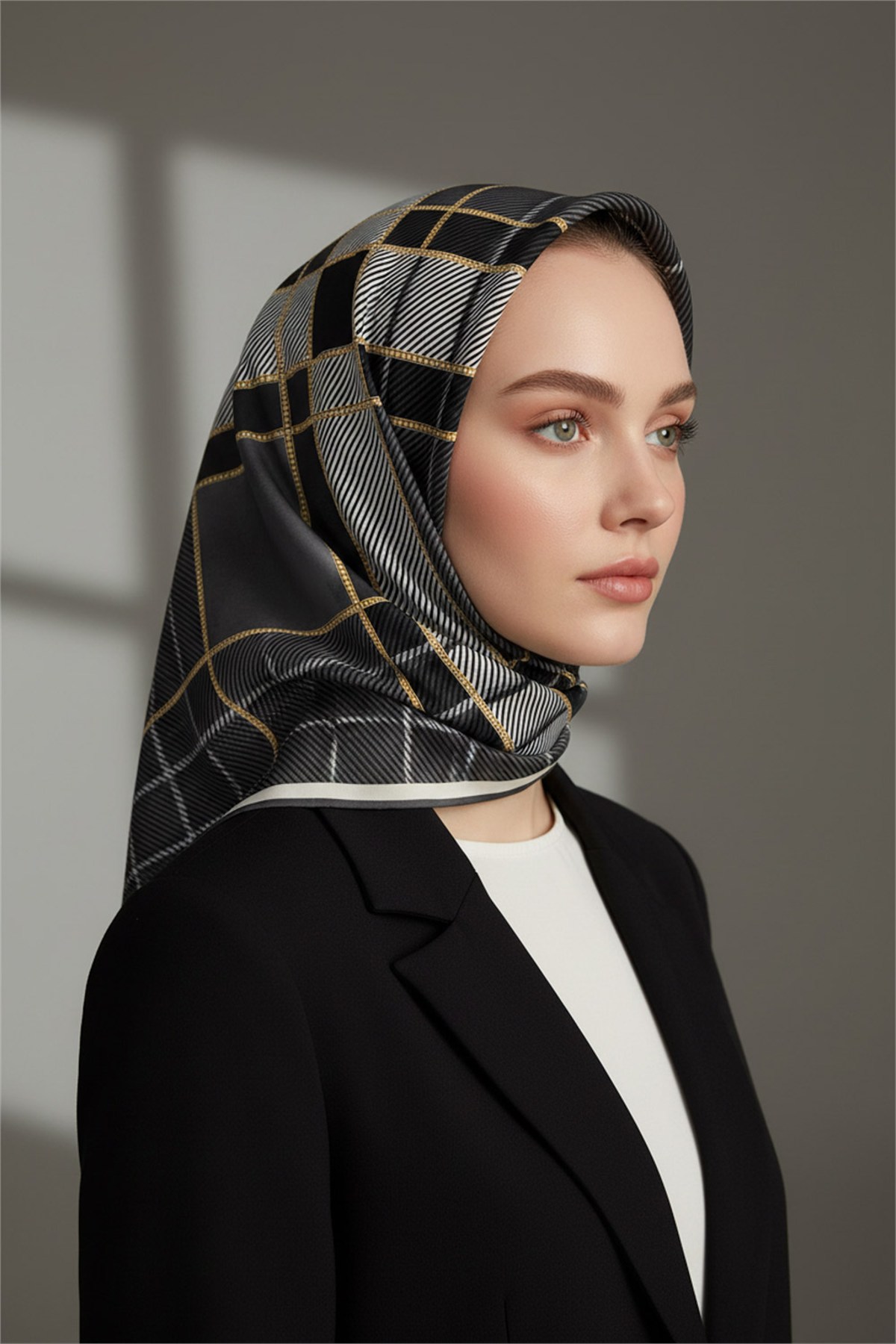 Kristal Geometrik  Desenli Gri Renkli 90x90 Eşarp (İpek İçermez) Kenar Dikiş Şekli El Dikişli