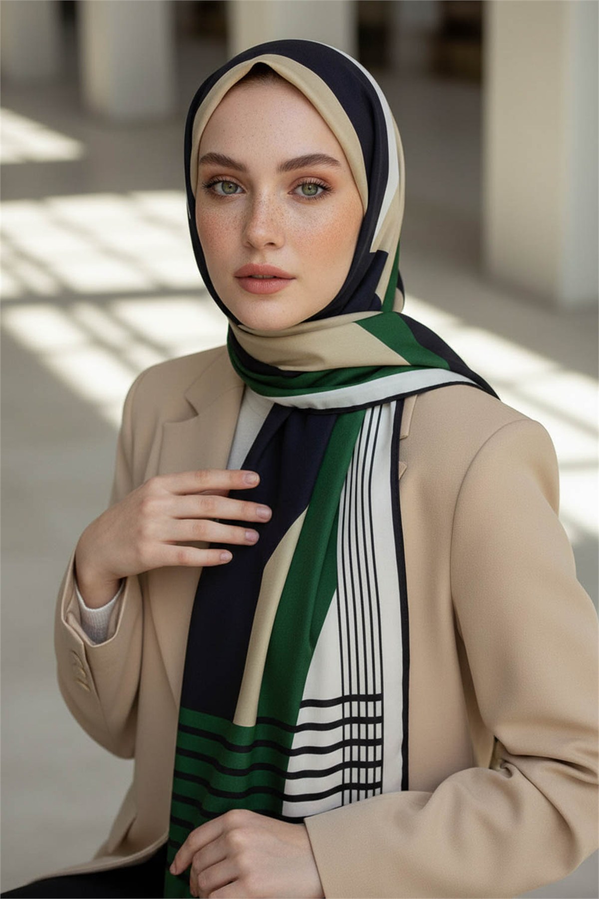KREP GEOMETRİK DESENLİ ZÜMRÜT YEŞİLİ RENKLİ 75X195 KIRIŞMAZ ŞAL