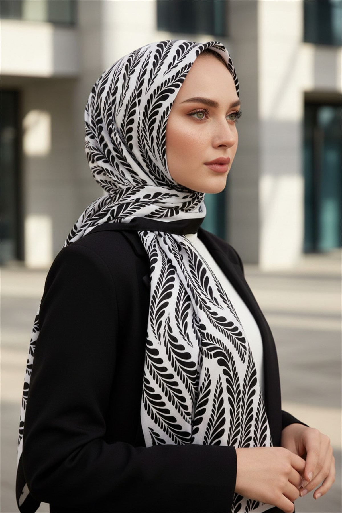 KREP GEOMETRİK DESENLİ SİYAH - BEYAZ RENKLİ 75X195 KIRIŞMAZ ŞAL