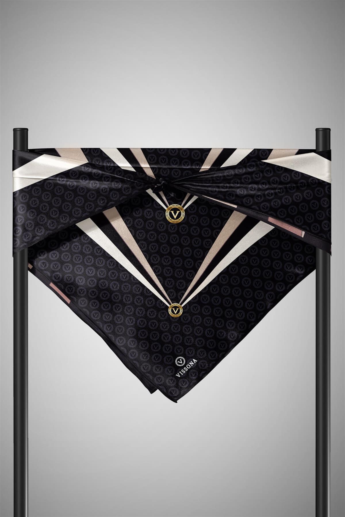 %100 Twill İpek Monogram Ve Geometrik Desenli Siyah - Krem Renkli 90x90 Eşarp Dikim Şekli : El Dikişi