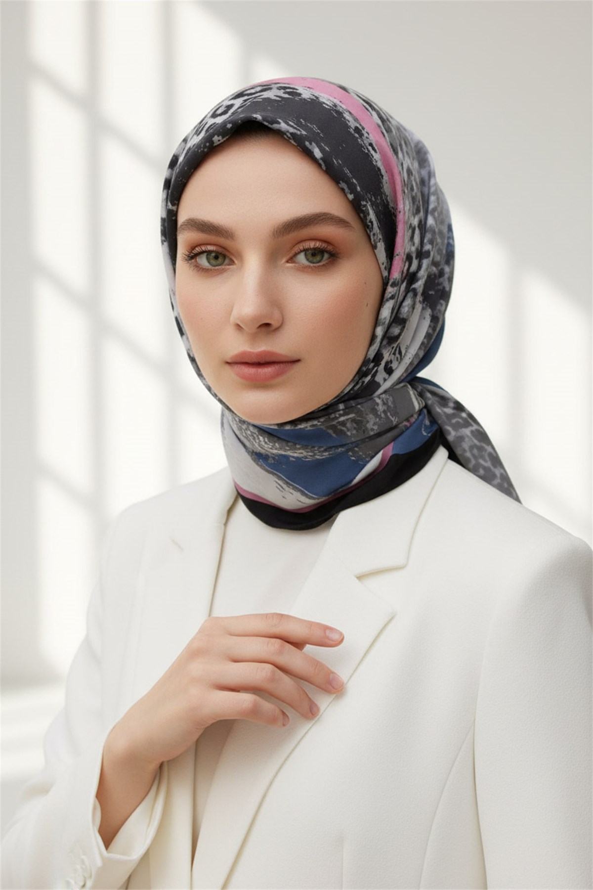 KREP LEOPAR DESENLİ GRİ - PUDRA RENKLİ 75X195 KIRIŞMAZ ŞAL