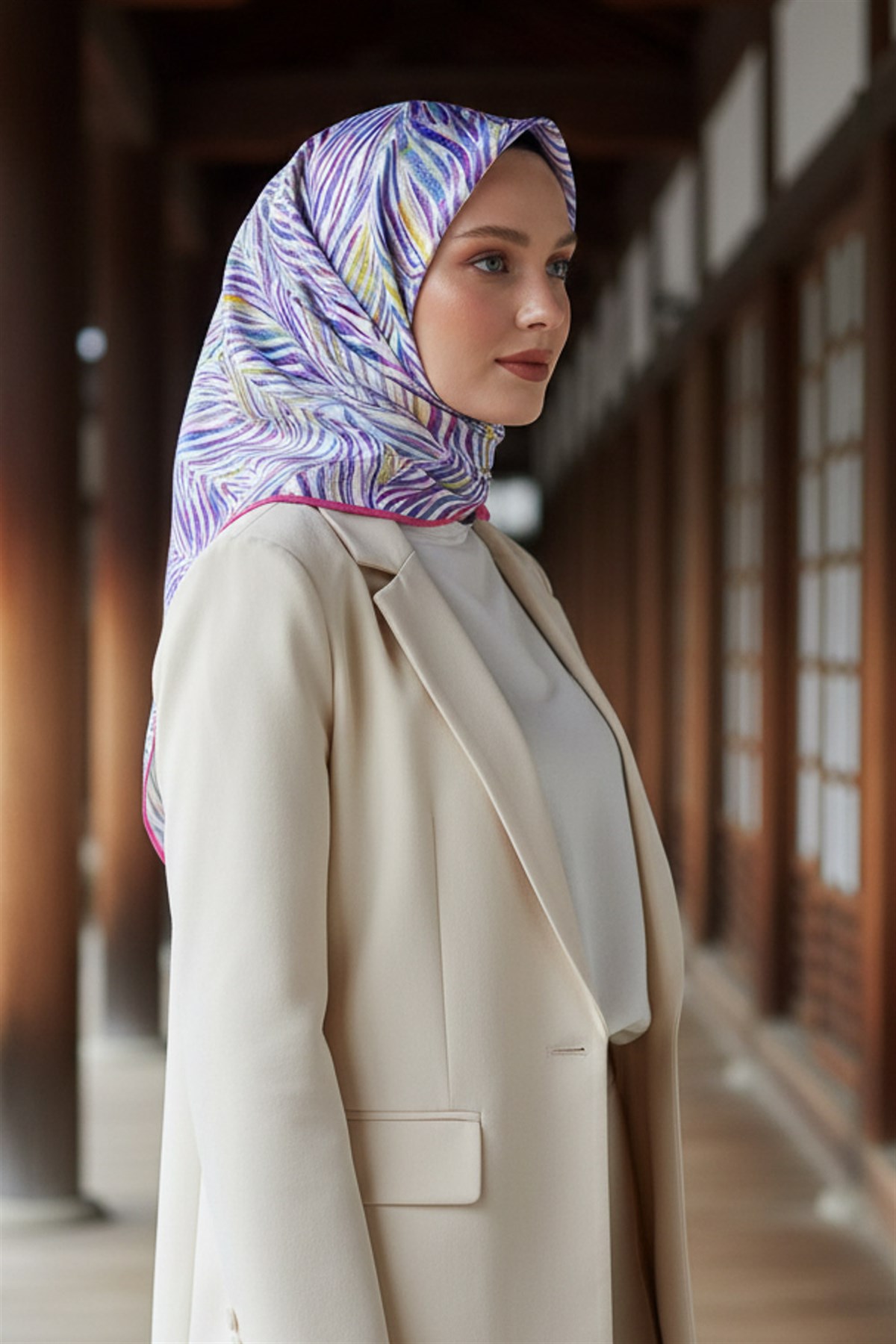%100 Twill İpek Yaprak Desenli Pembe - Saks Renkli 90x90 Eşarp Dikim Şekli : El Dikişi