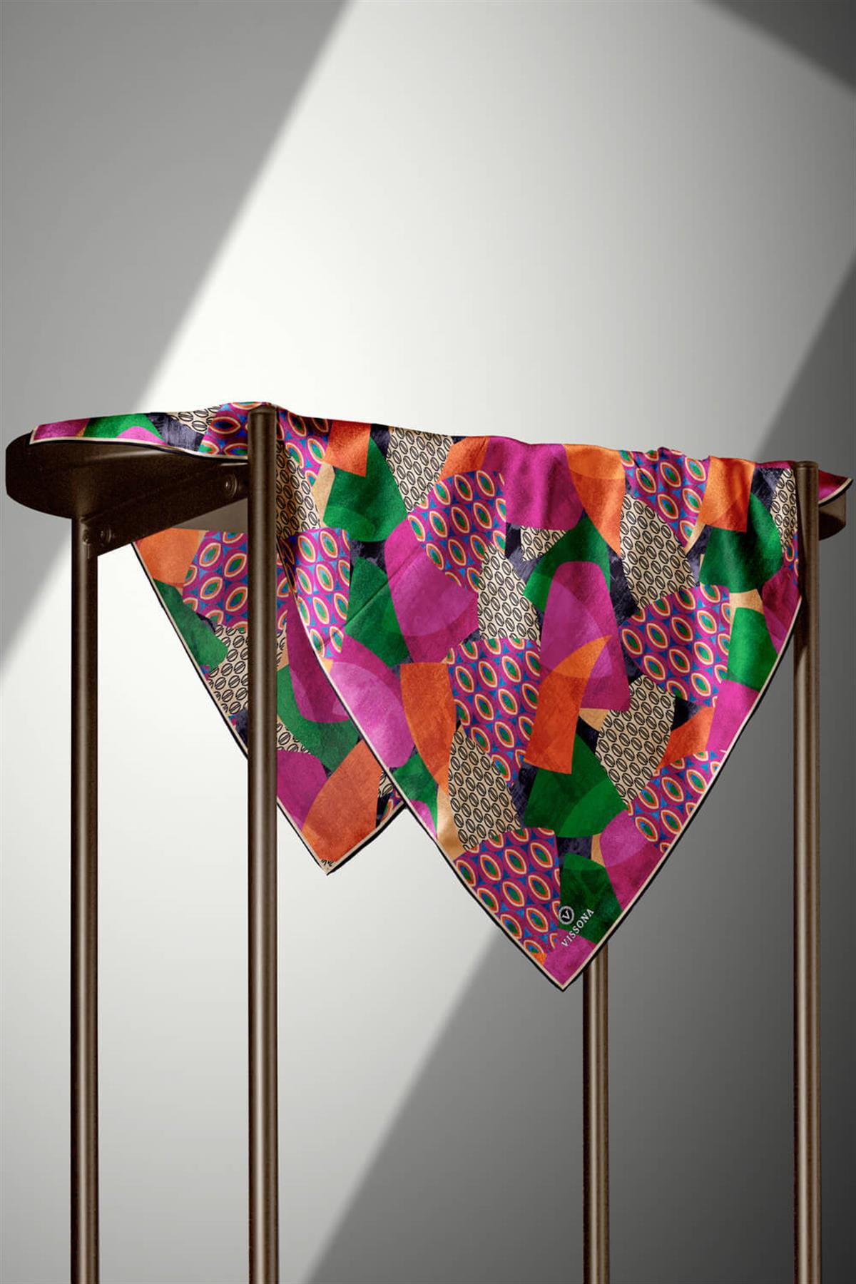 %100 Twill İpek Geometrik Desenli Fuşya - Zümrüt Yeşili Renkli 90x90 Eşarp Eşarp Kenar Dikiş Şekli El Dikişli