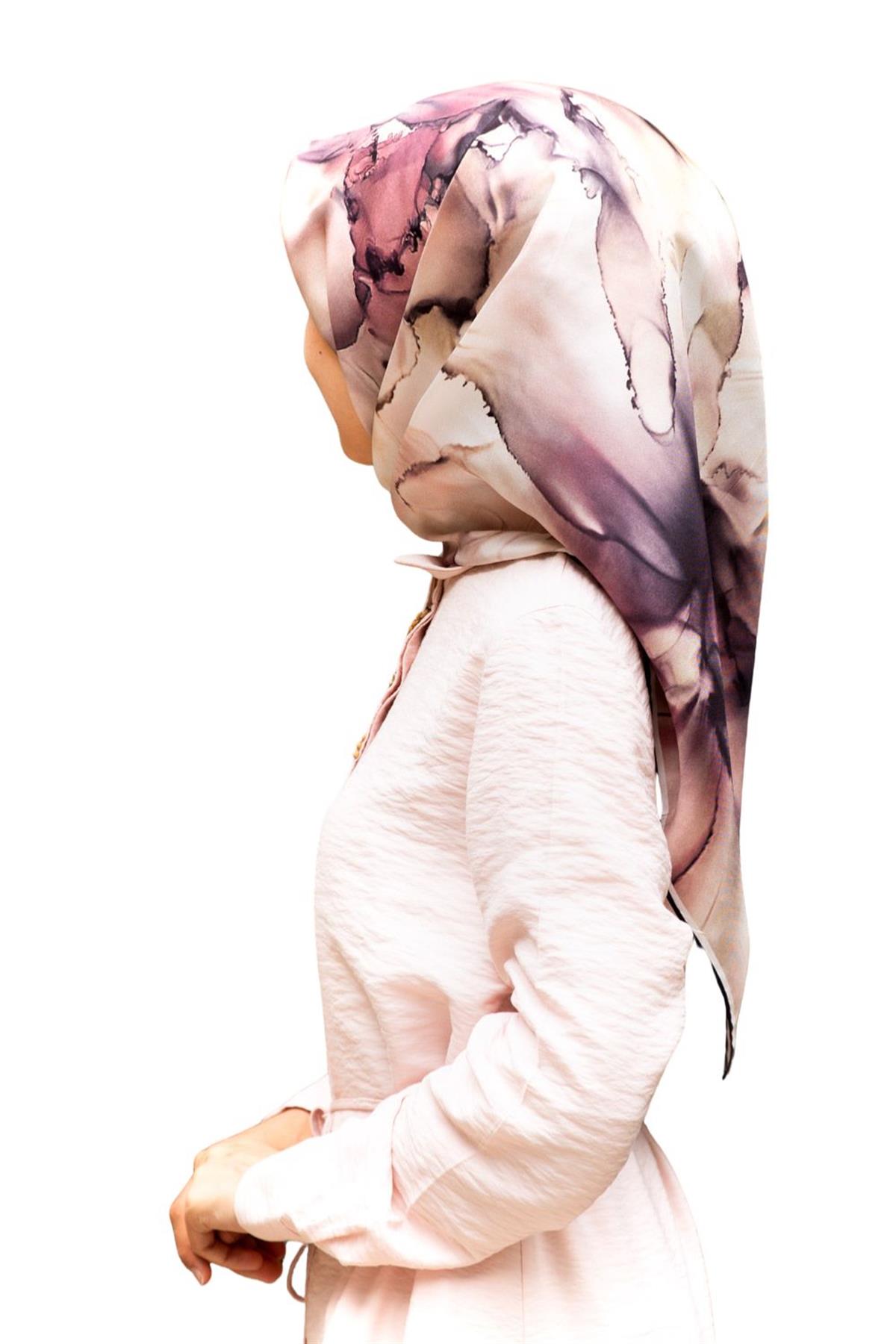 %100 Twill İpek Batik Çiçek Desenli Pudra - Bej Renkli 90x90 Eşarp Kenar Dikiş Şekli El Dikişli