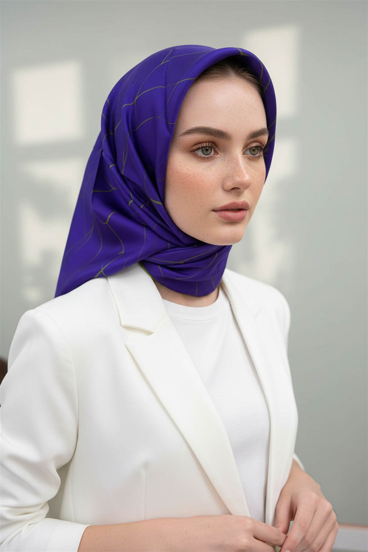 %100 Twill İpek Çizgi Desenli Mor - Haki Renkli 90x90 Eşarp Dikim Şekli : El Dikişi