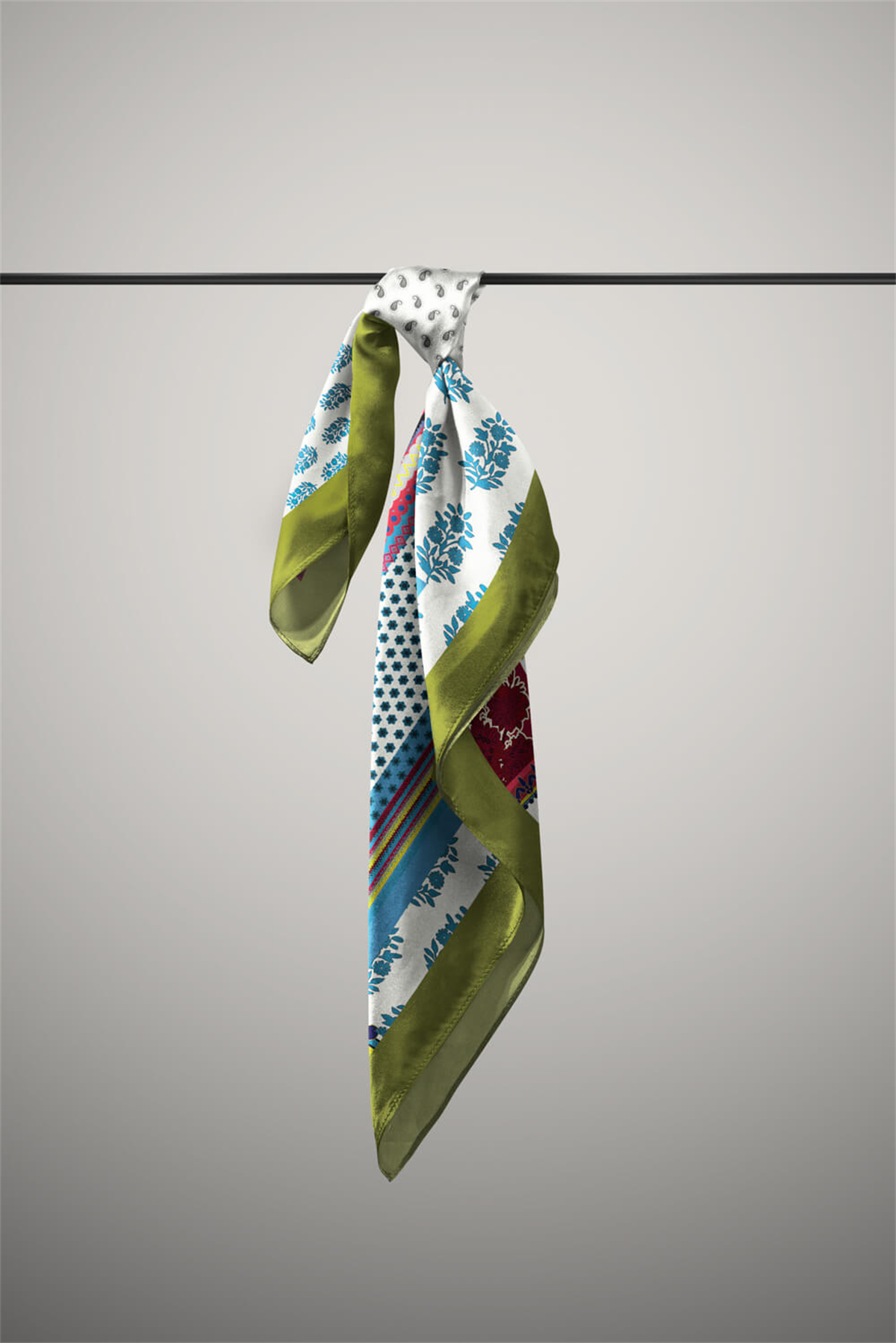 Kadın Patchwork Desenli Bandana 50x50 Kırmızı Mavi DG0358-22
