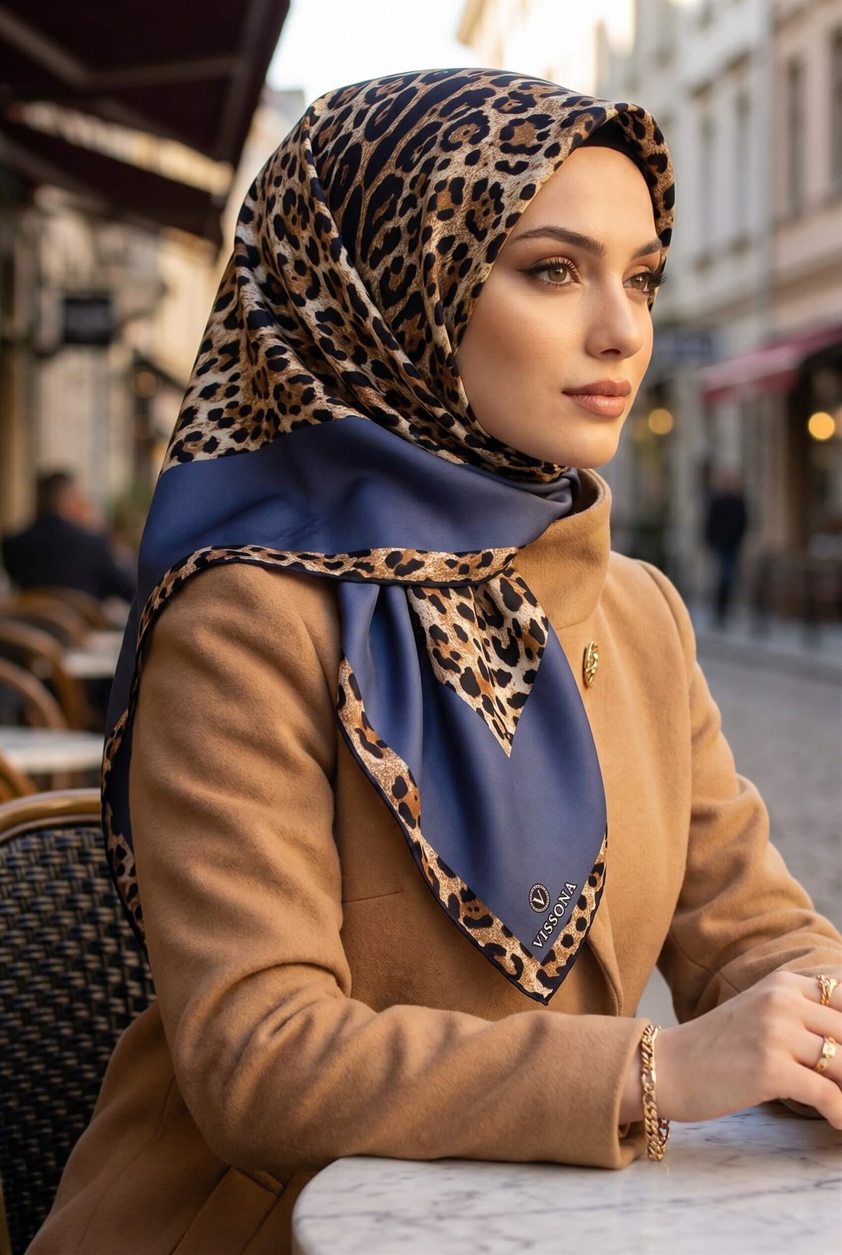 %100 Twill İpek Leopar Desenli İndigo Renkli 90x90 Eşarp Dikim Şekli : El Dikişi