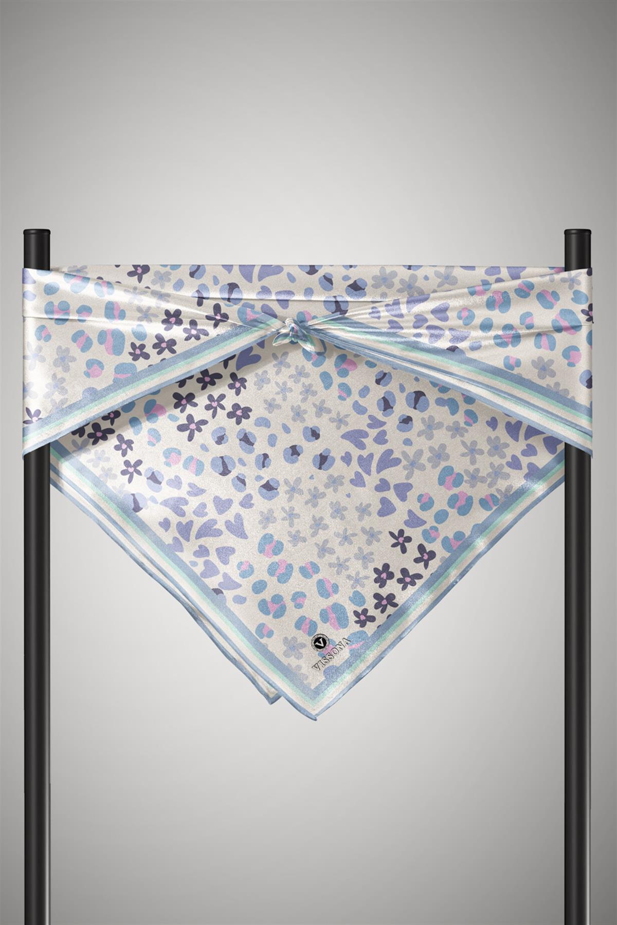 %100 Twill İpek Kalpli Leopar Desenli Buz Mavisi - Gri Renkli 90x90 Eşarp Dikim Şekli : El Dikişi